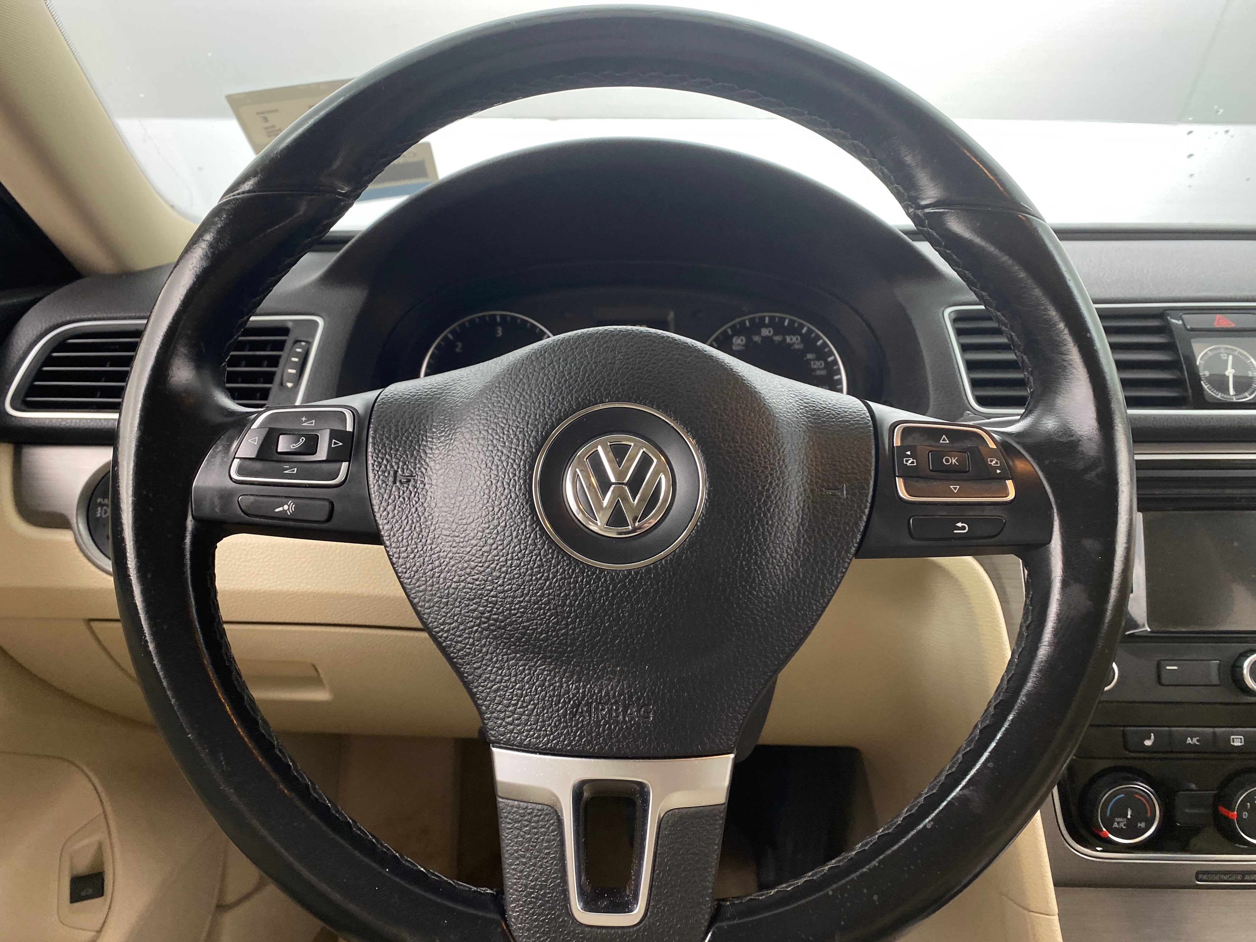 2015 Volkswagen Passat SE 4