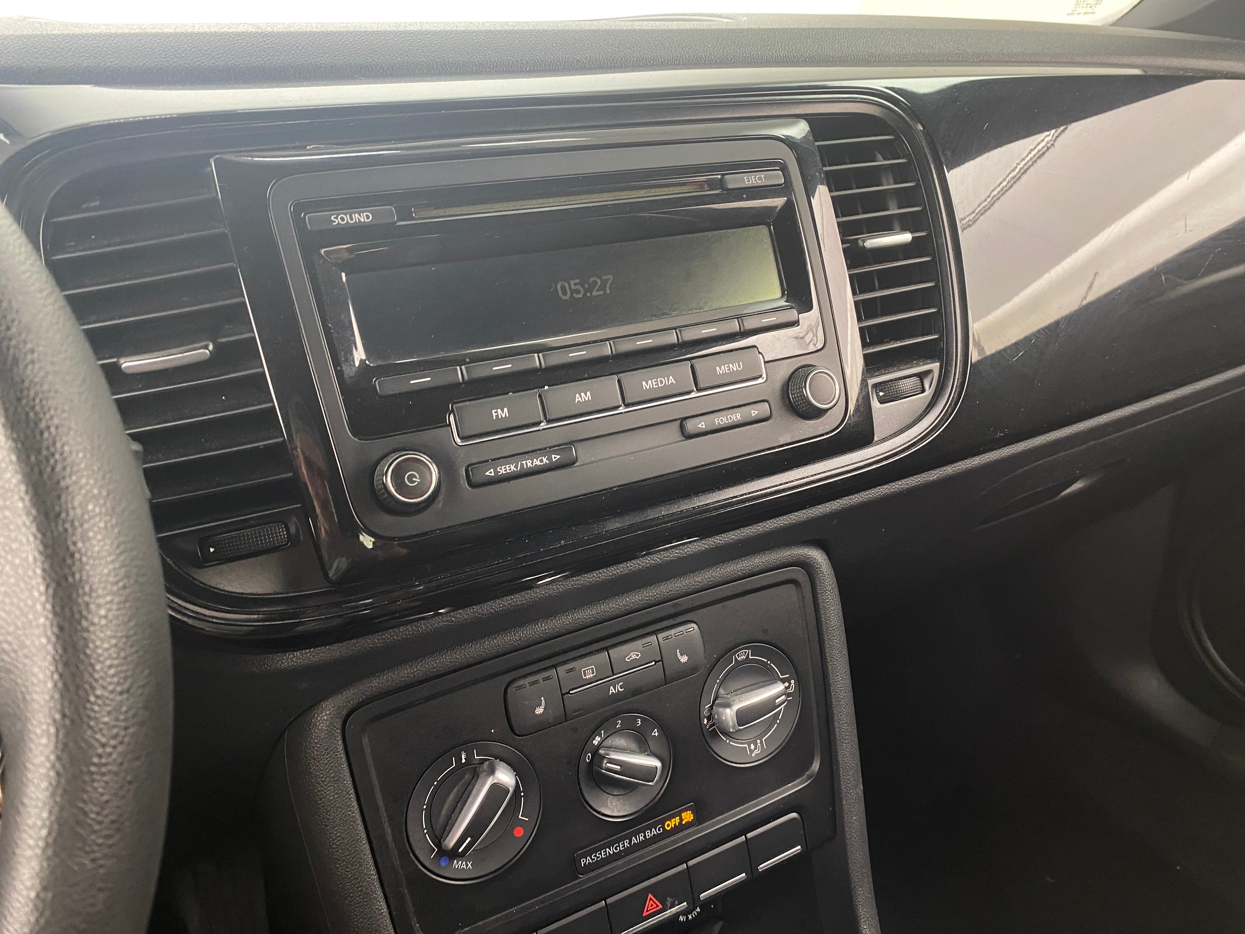 2015 Volkswagen Beetle  2