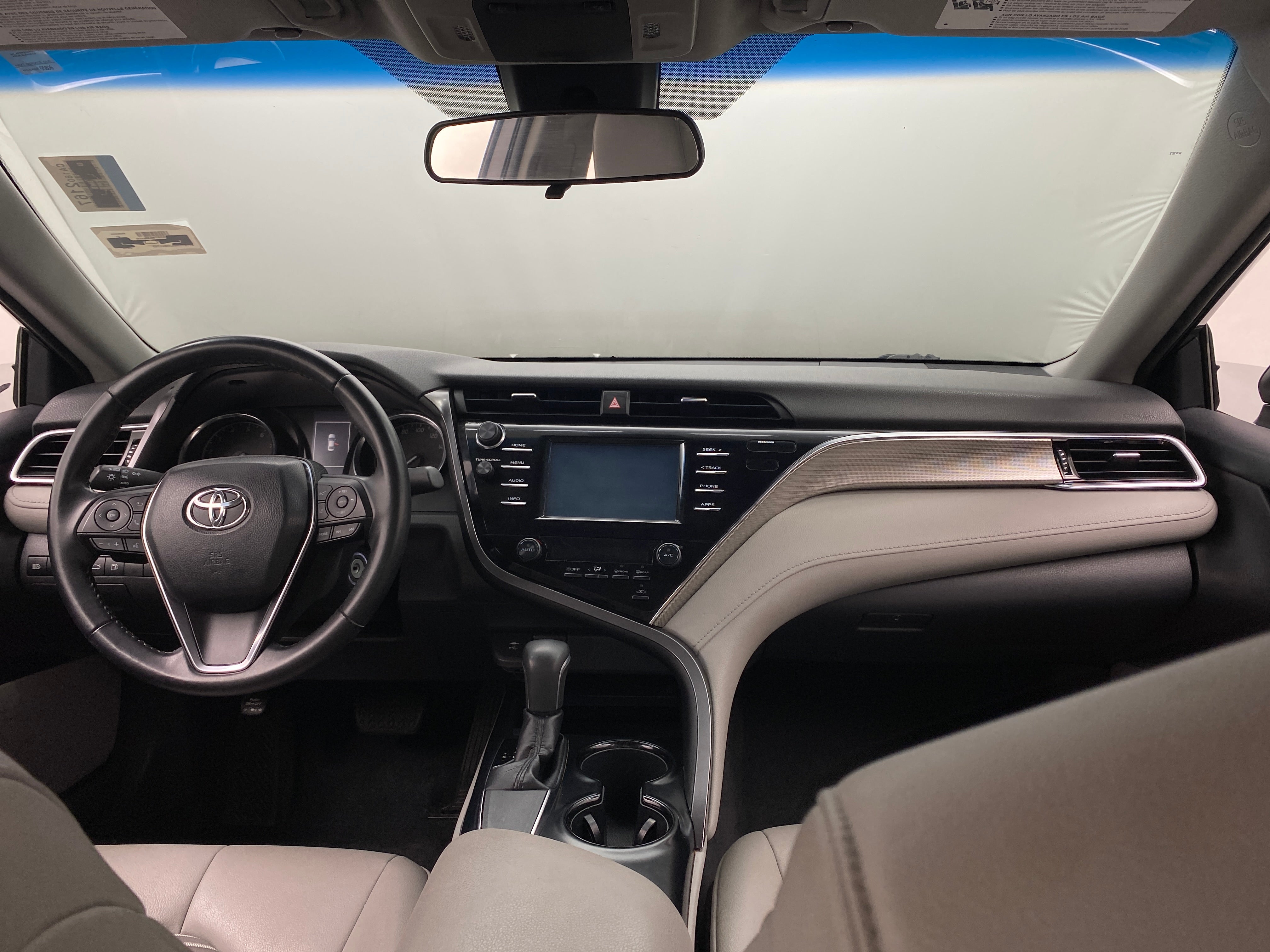 2018 Toyota Camry SE 3