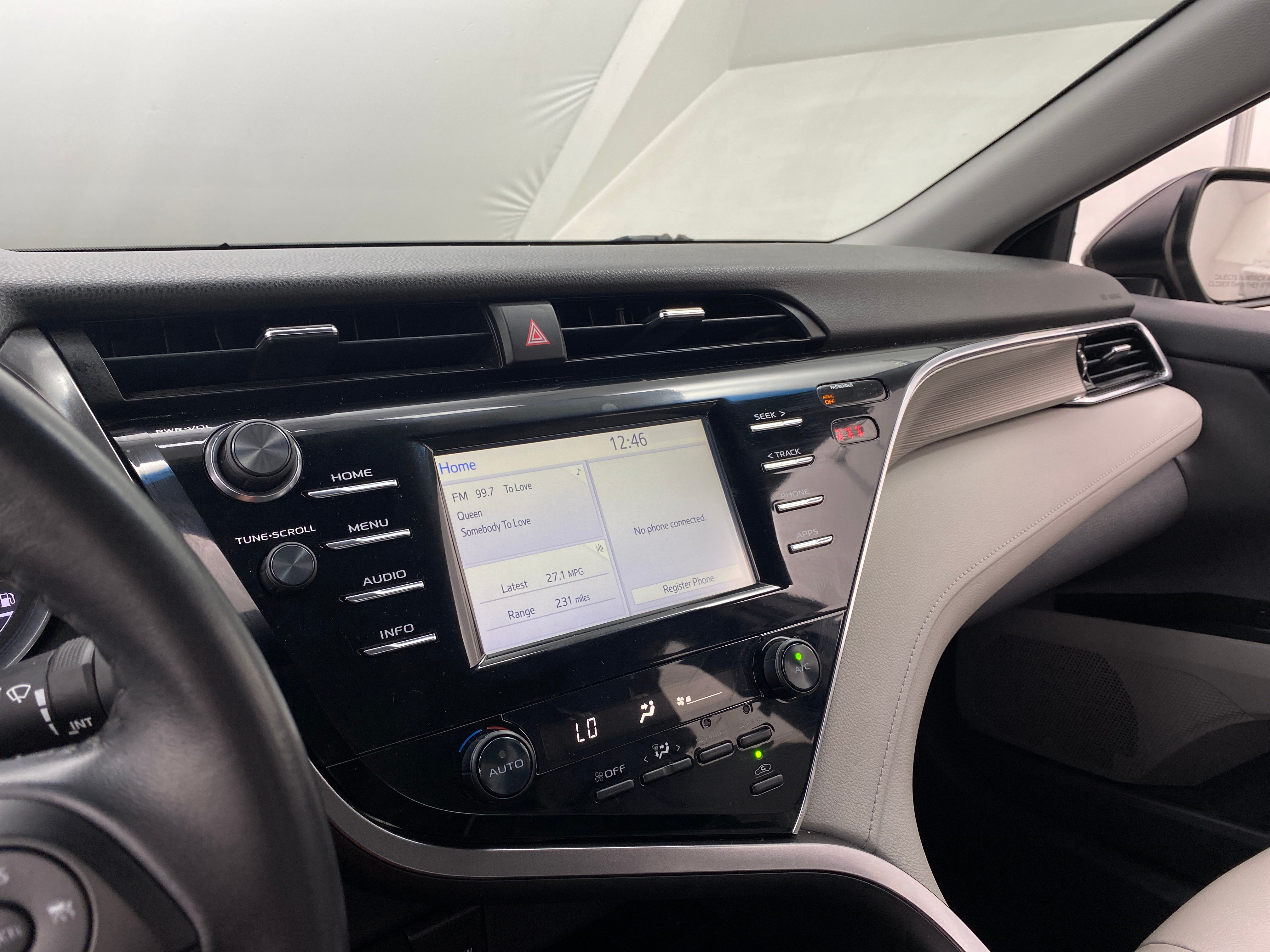 2018 Toyota Camry SE 4