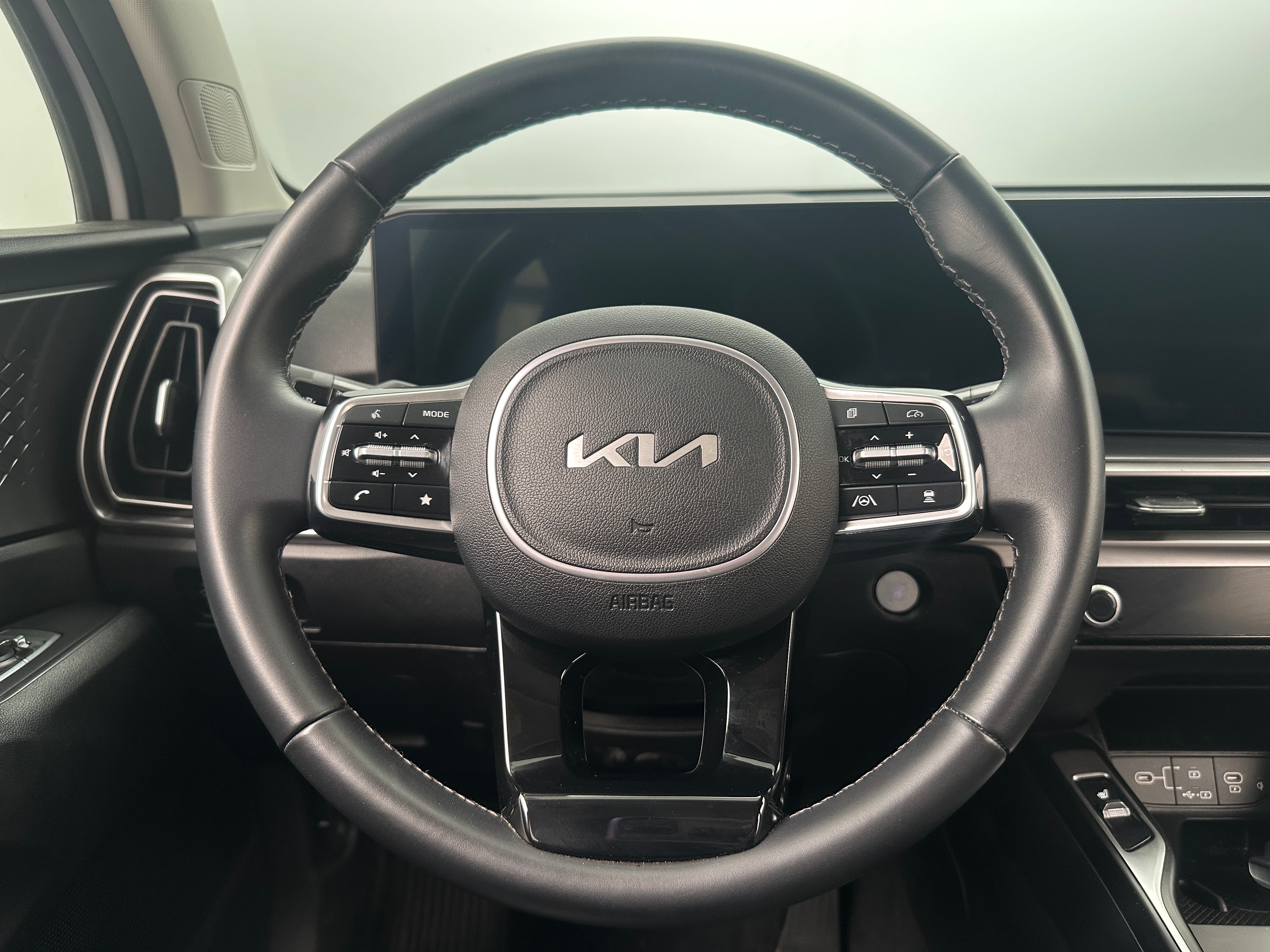 2024 Kia Sorento S 4
