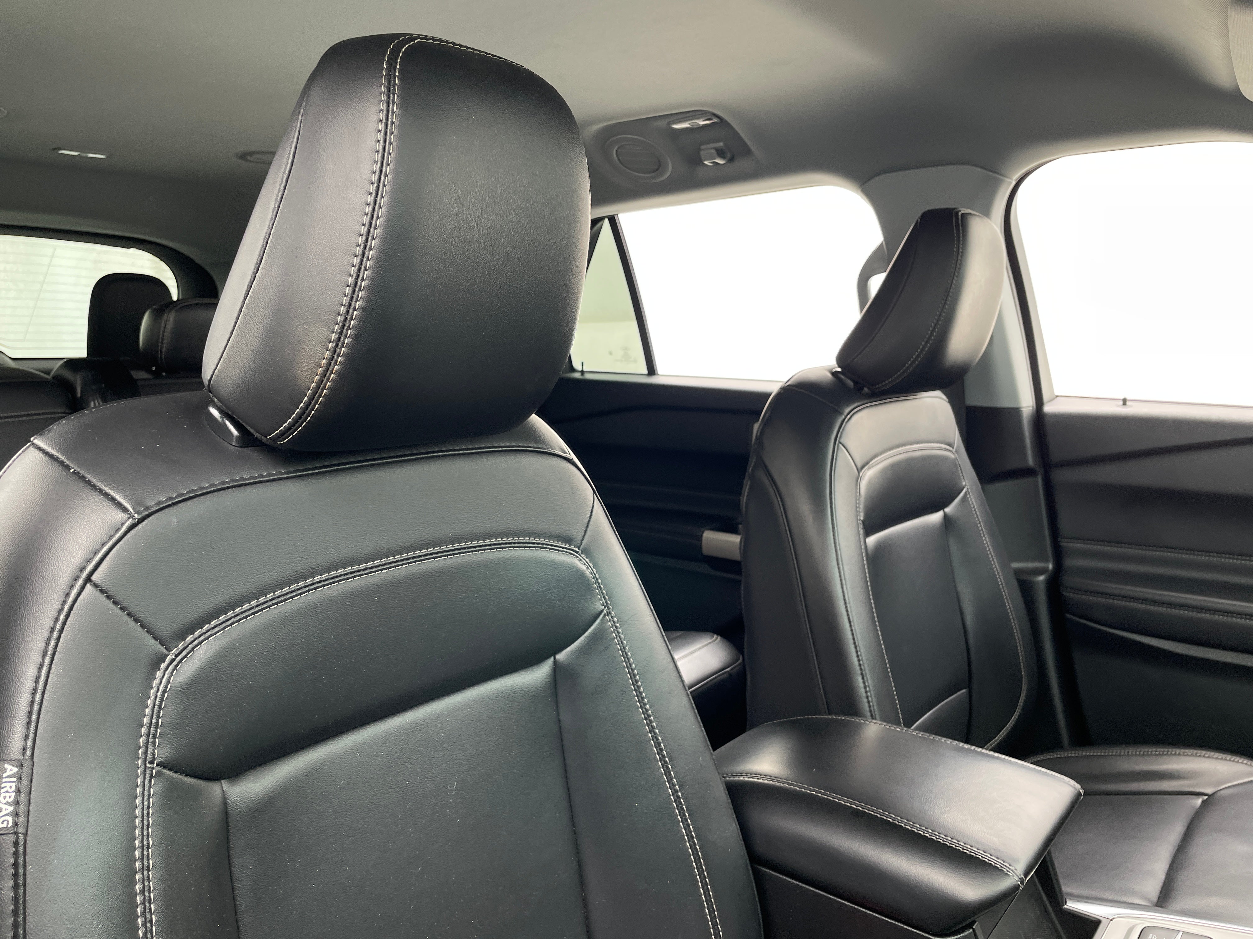 2023 Ford Explorer XLT 2