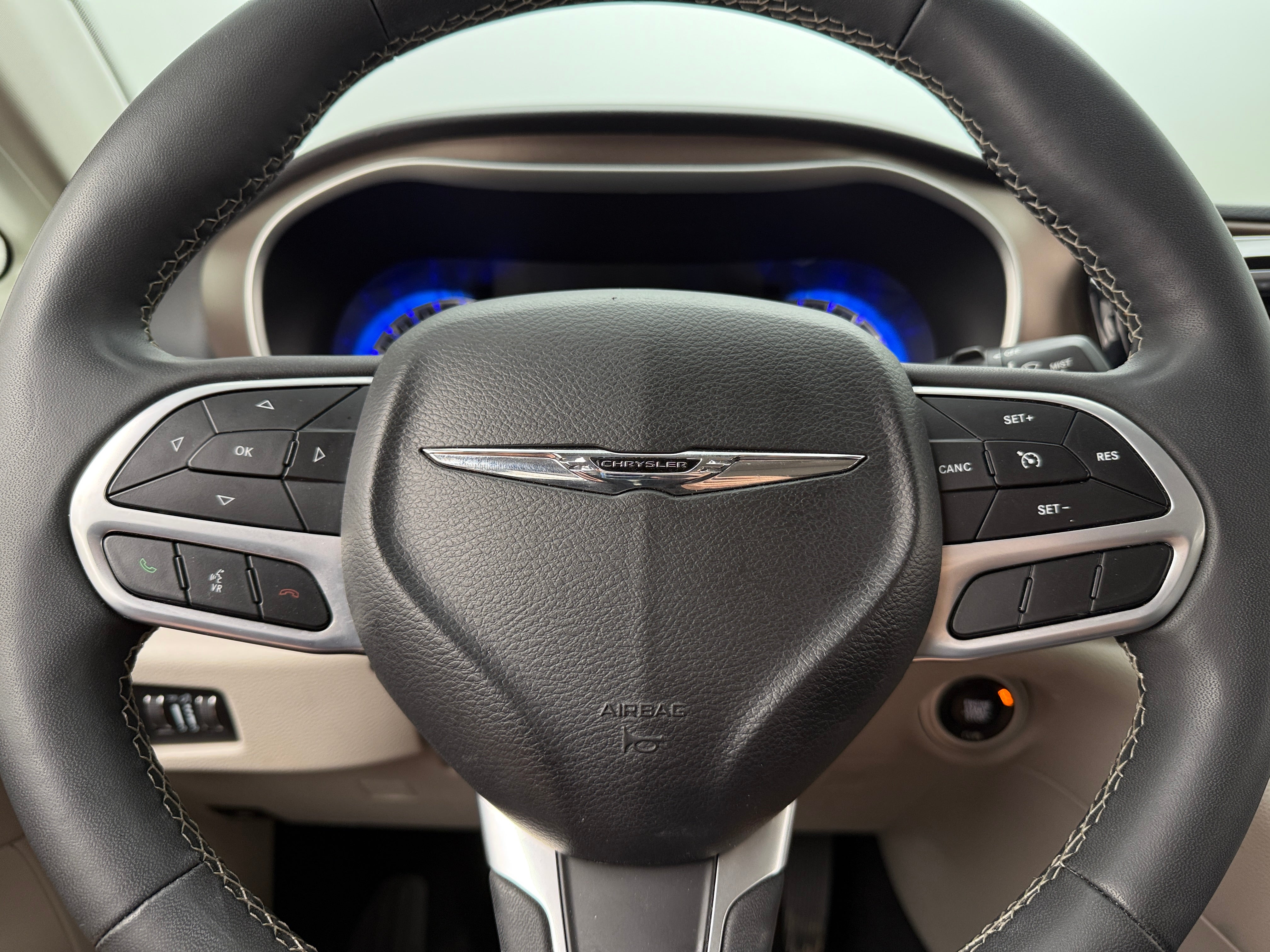 2022 Chrysler Voyager LX 5