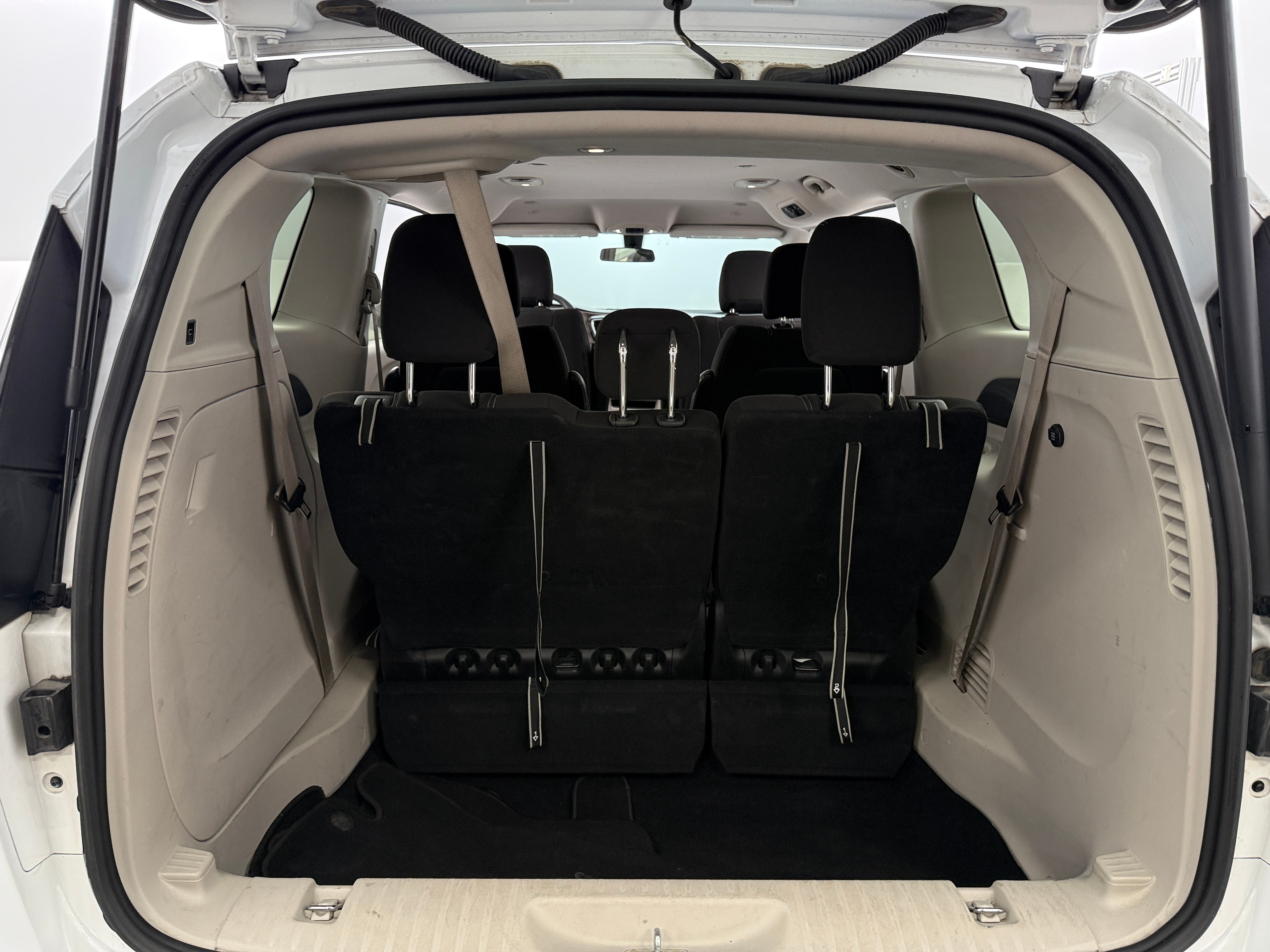 2022 Chrysler Voyager LX 7