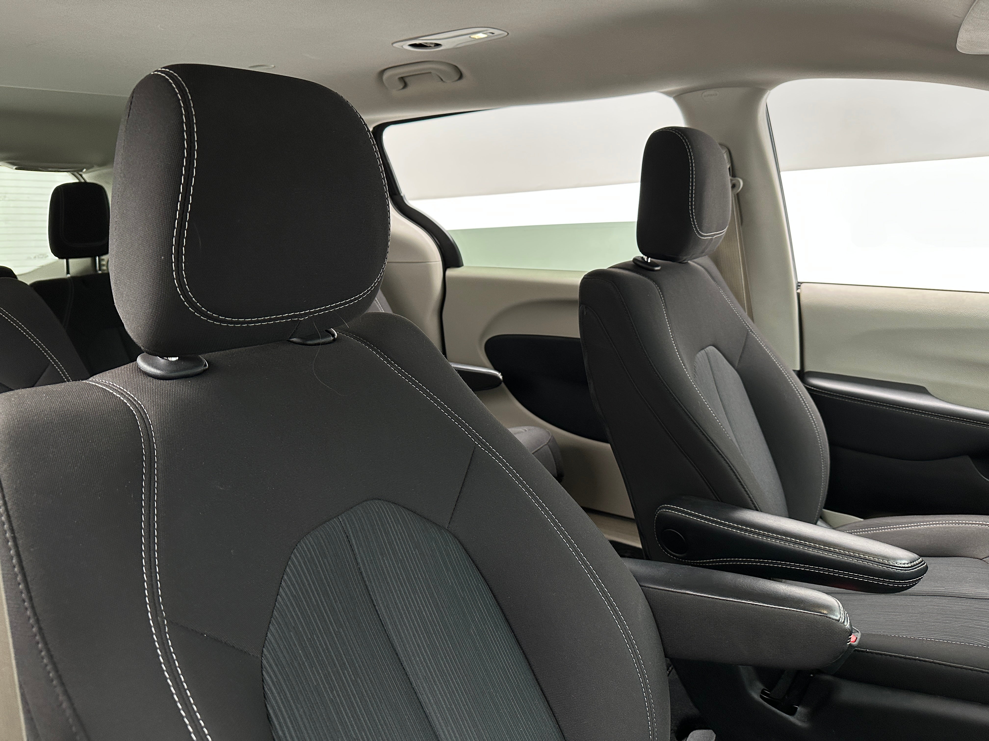 2024 Chrysler Voyager LX 2