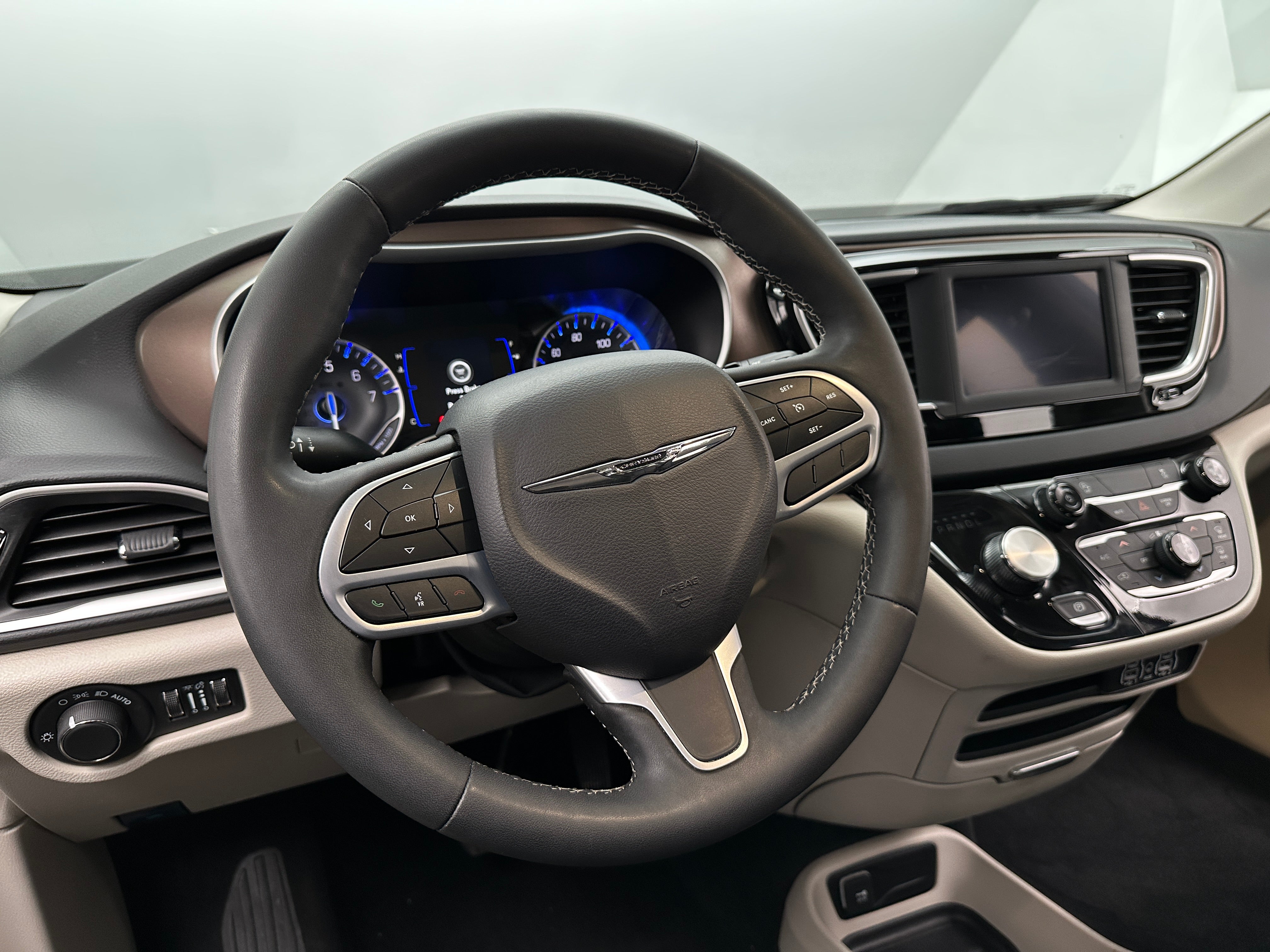 2024 Chrysler Voyager LX 5