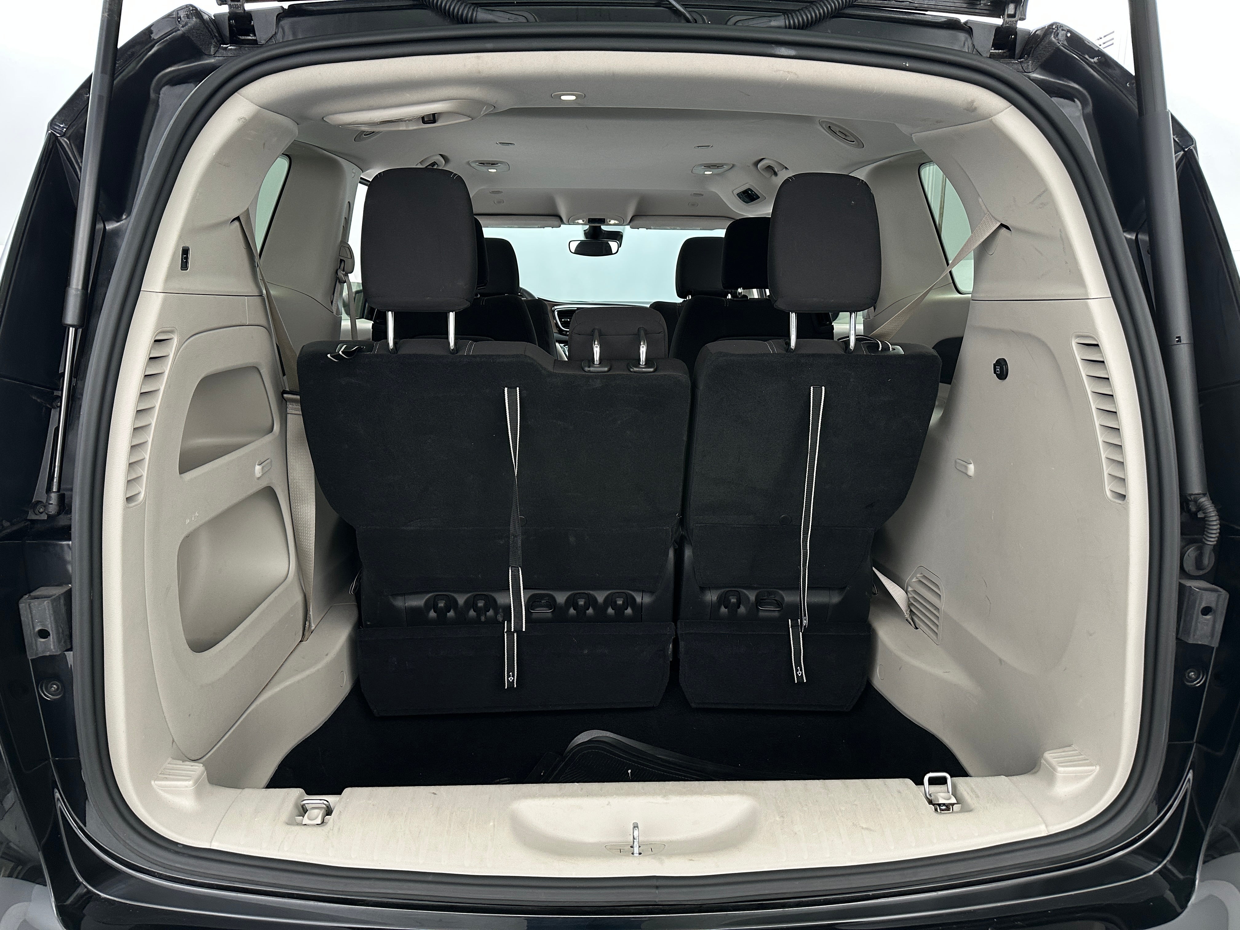2024 Chrysler Voyager LX 7