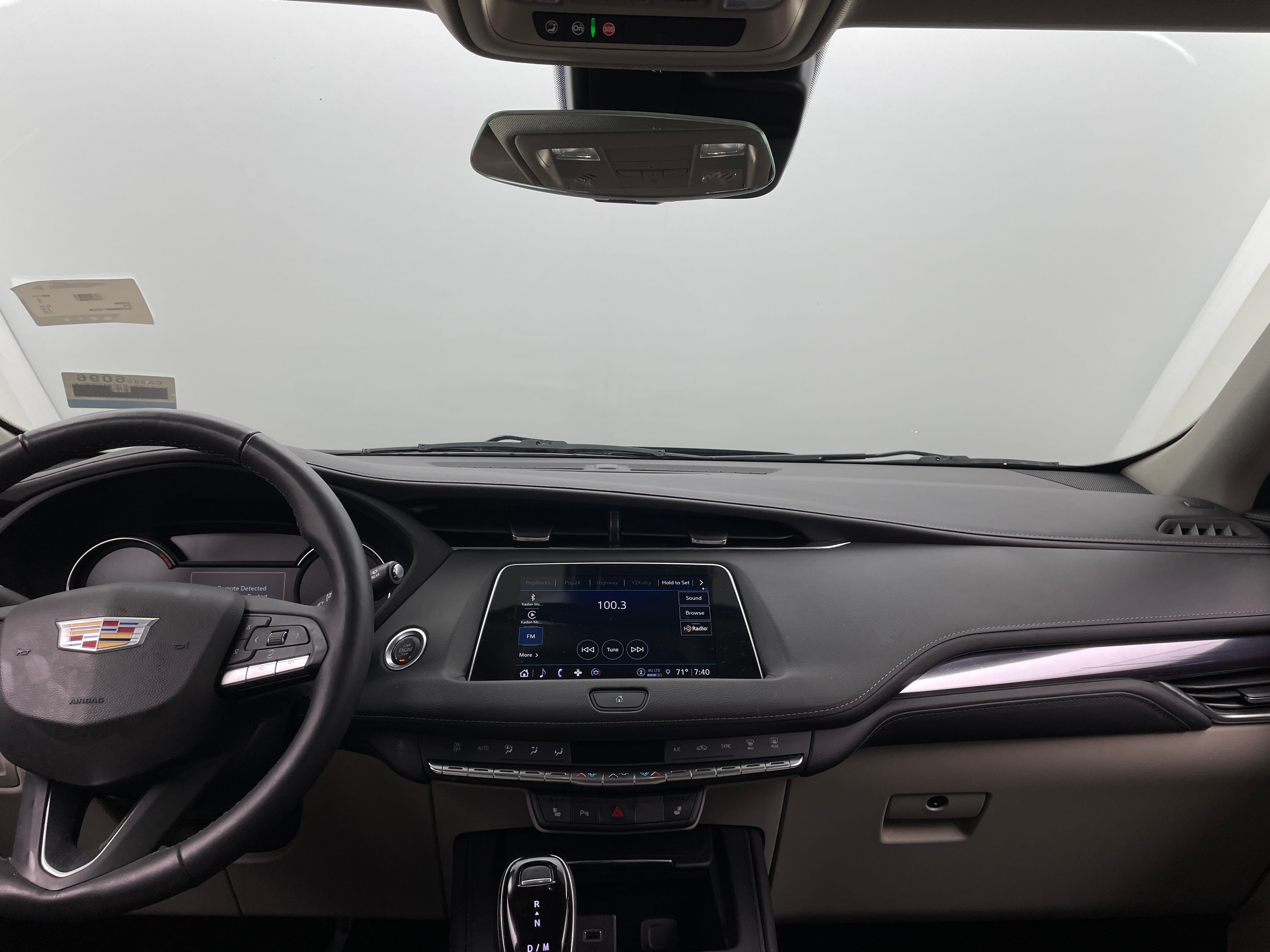 2022 Cadillac XT4 Luxury 2