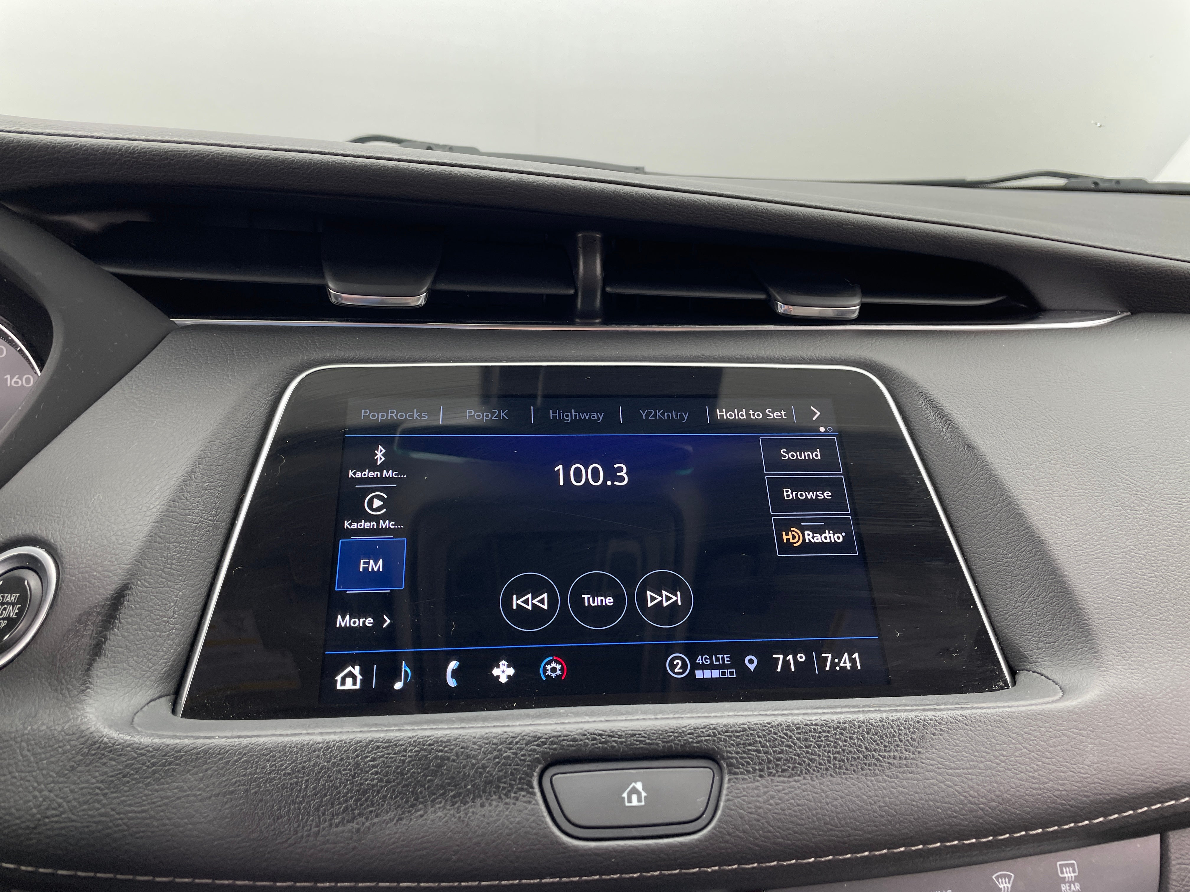 2022 Cadillac XT4 Luxury 3