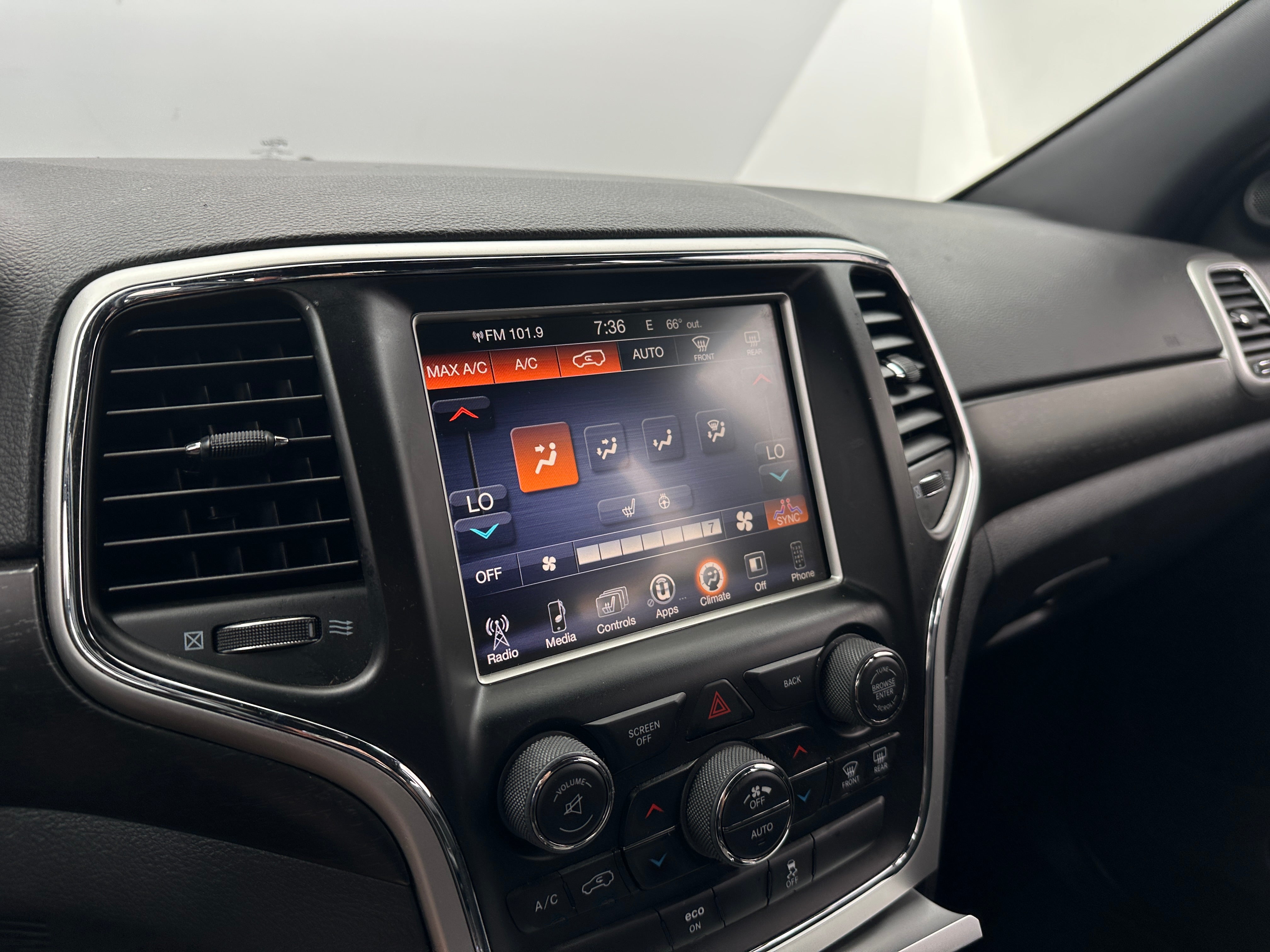 2015 Jeep Grand Cherokee Altitude 3