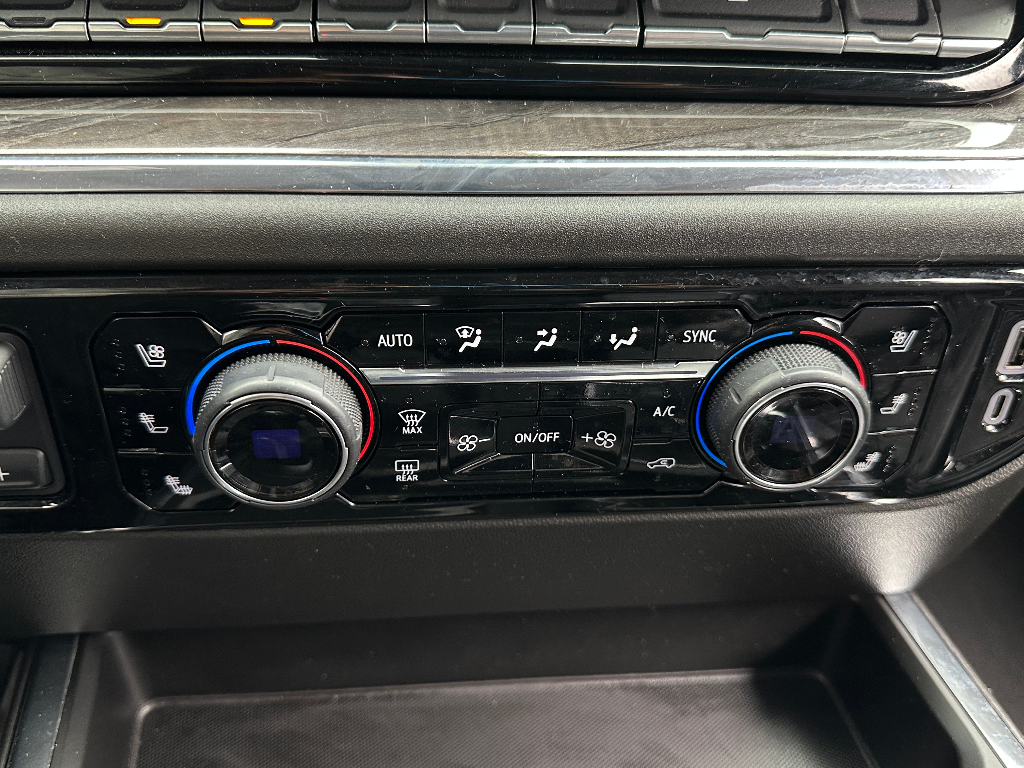 2024 Chevrolet Silverado 1500 LTZ 3