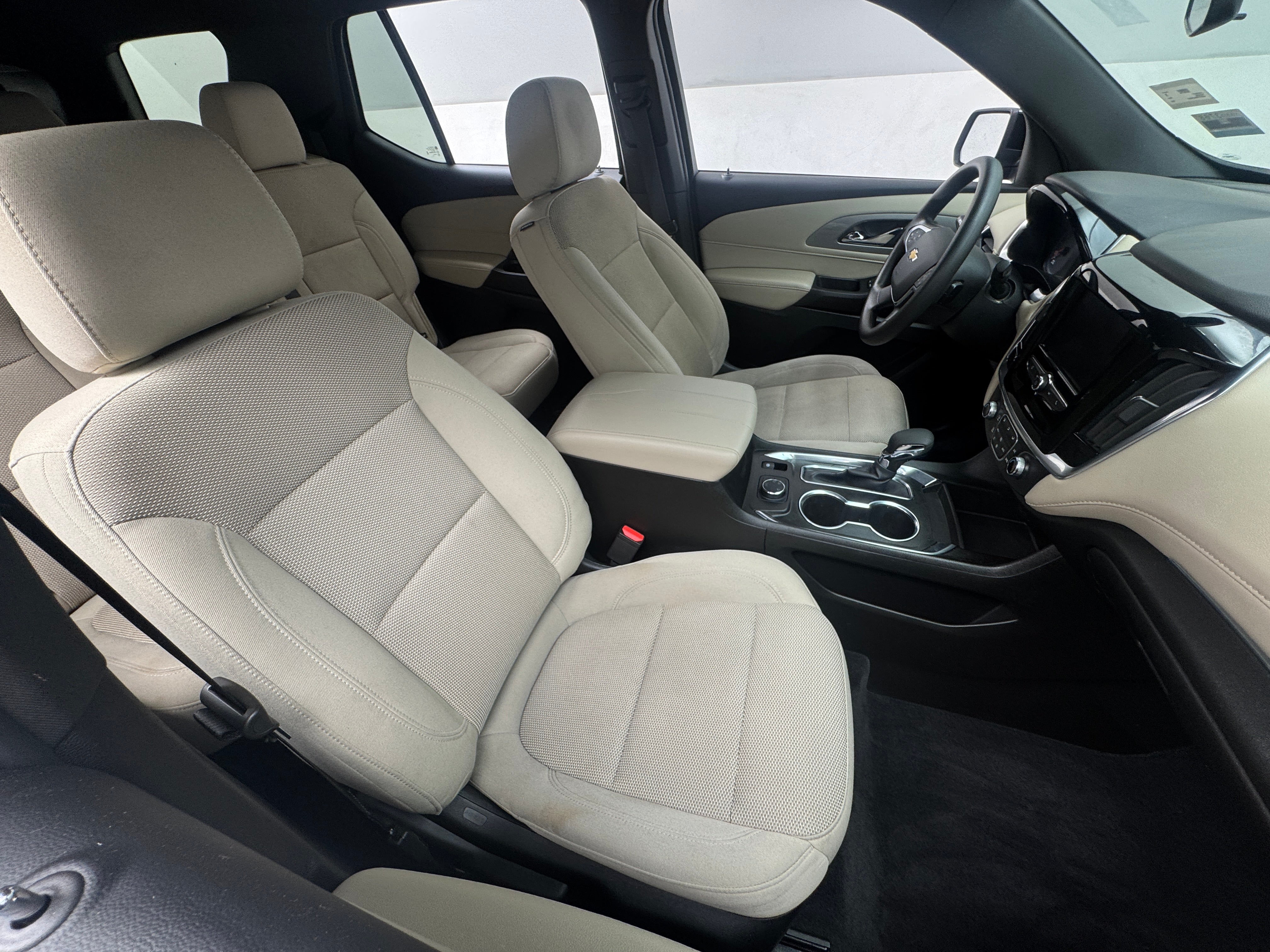 2022 Chevrolet Traverse LS 2