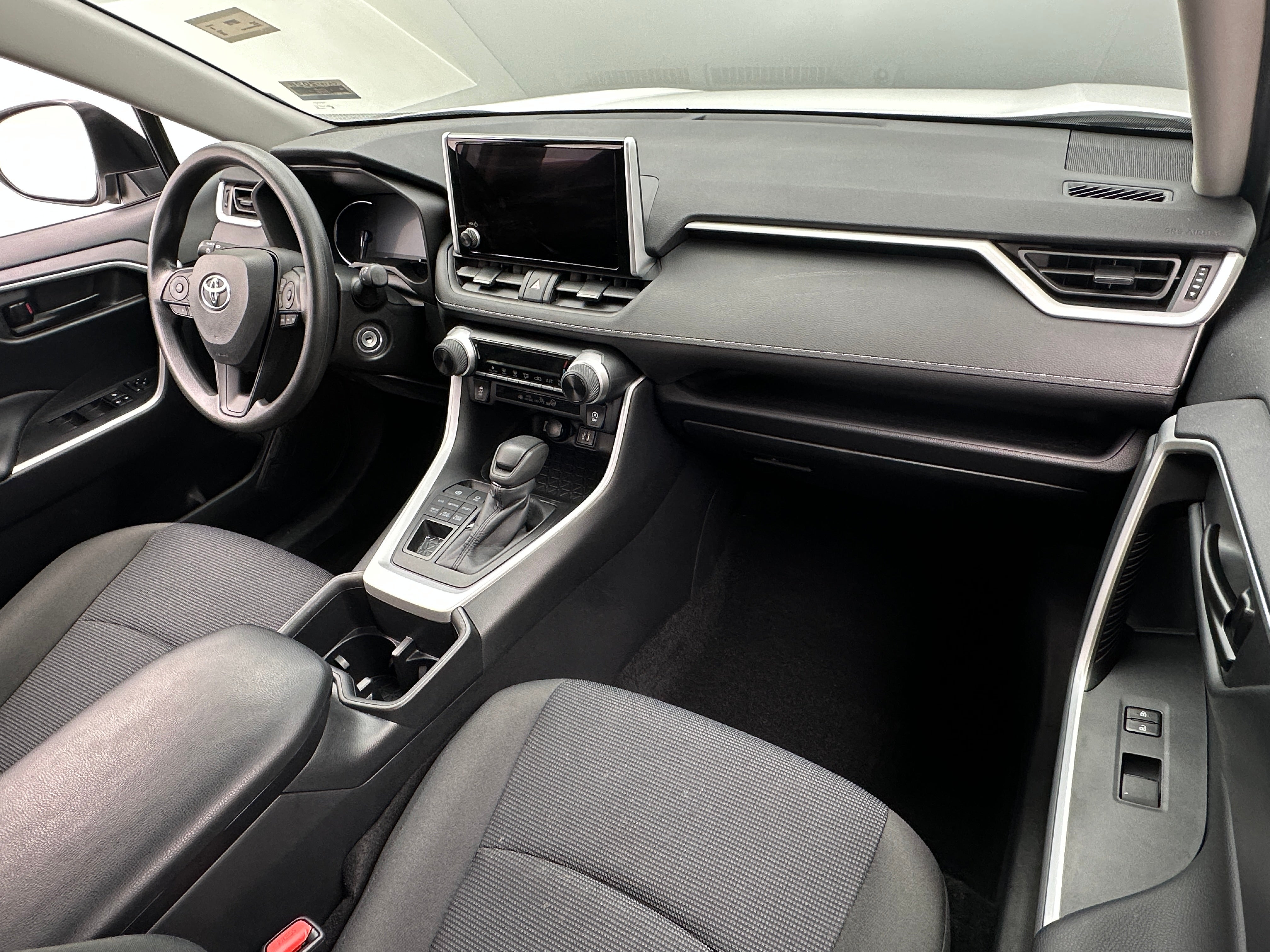 2024 Toyota RAV4 LE 3
