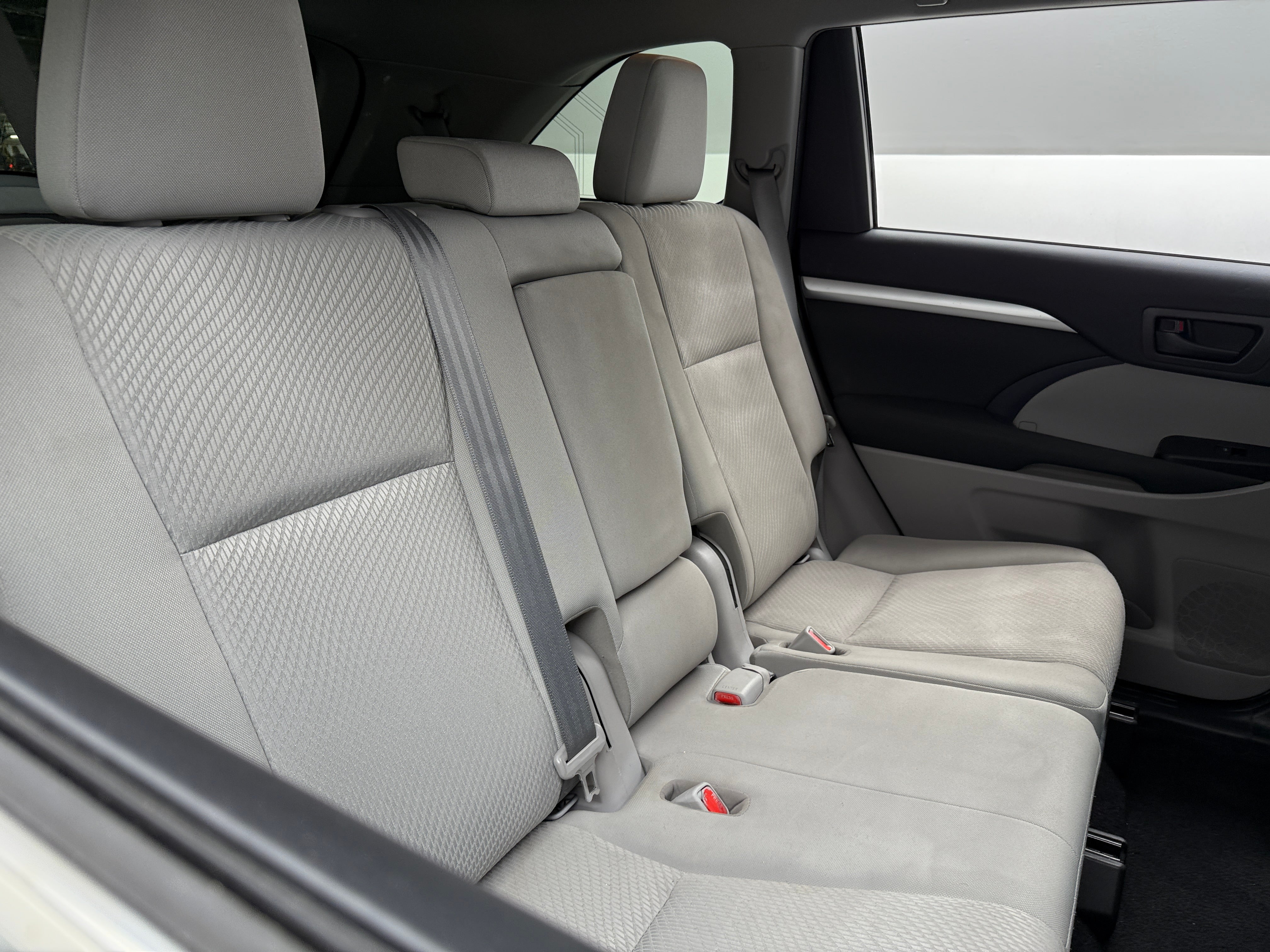 2019 Toyota Highlander LE 6