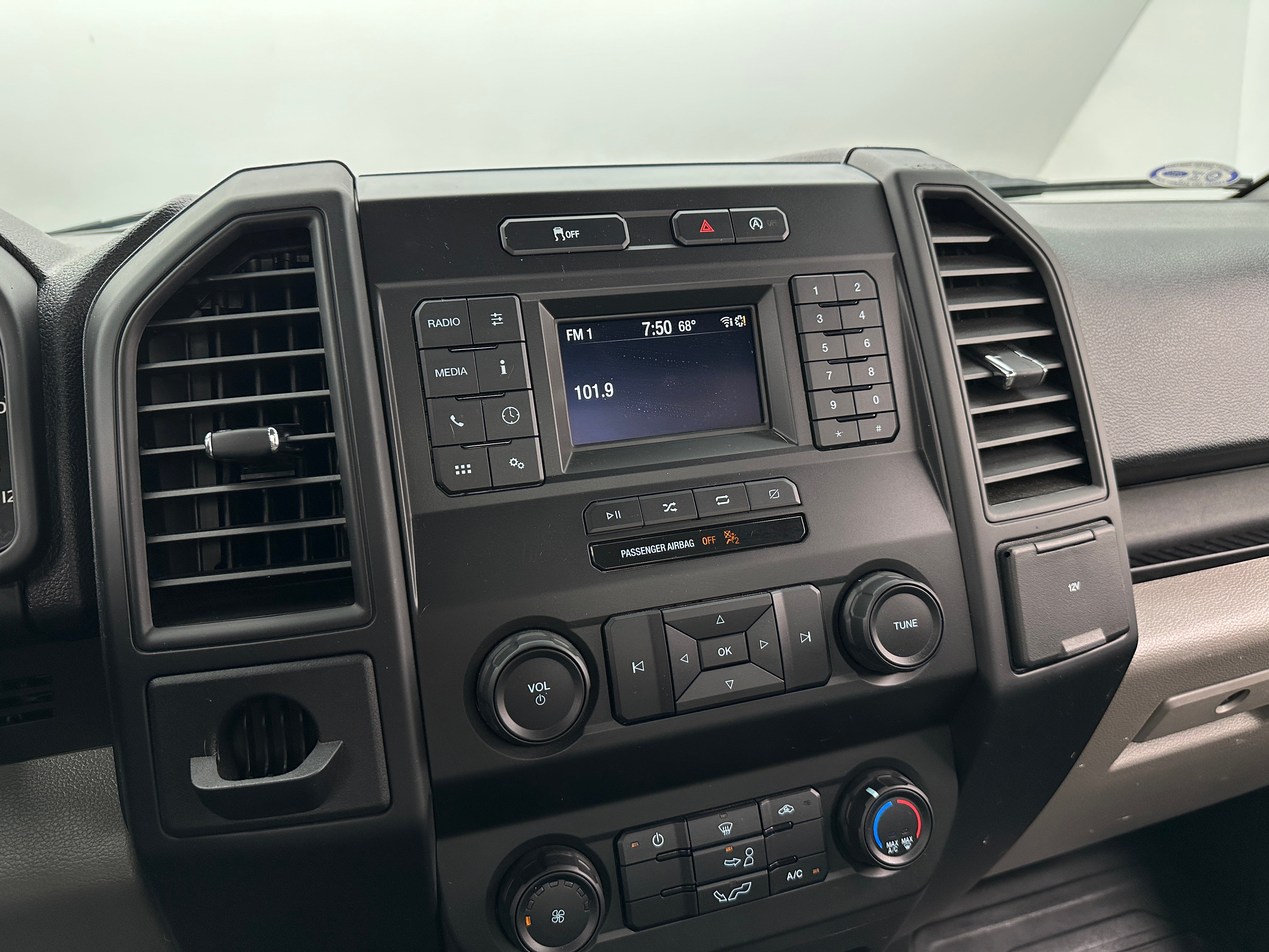 Thumbnail: 2020 Ford Econoline - 4