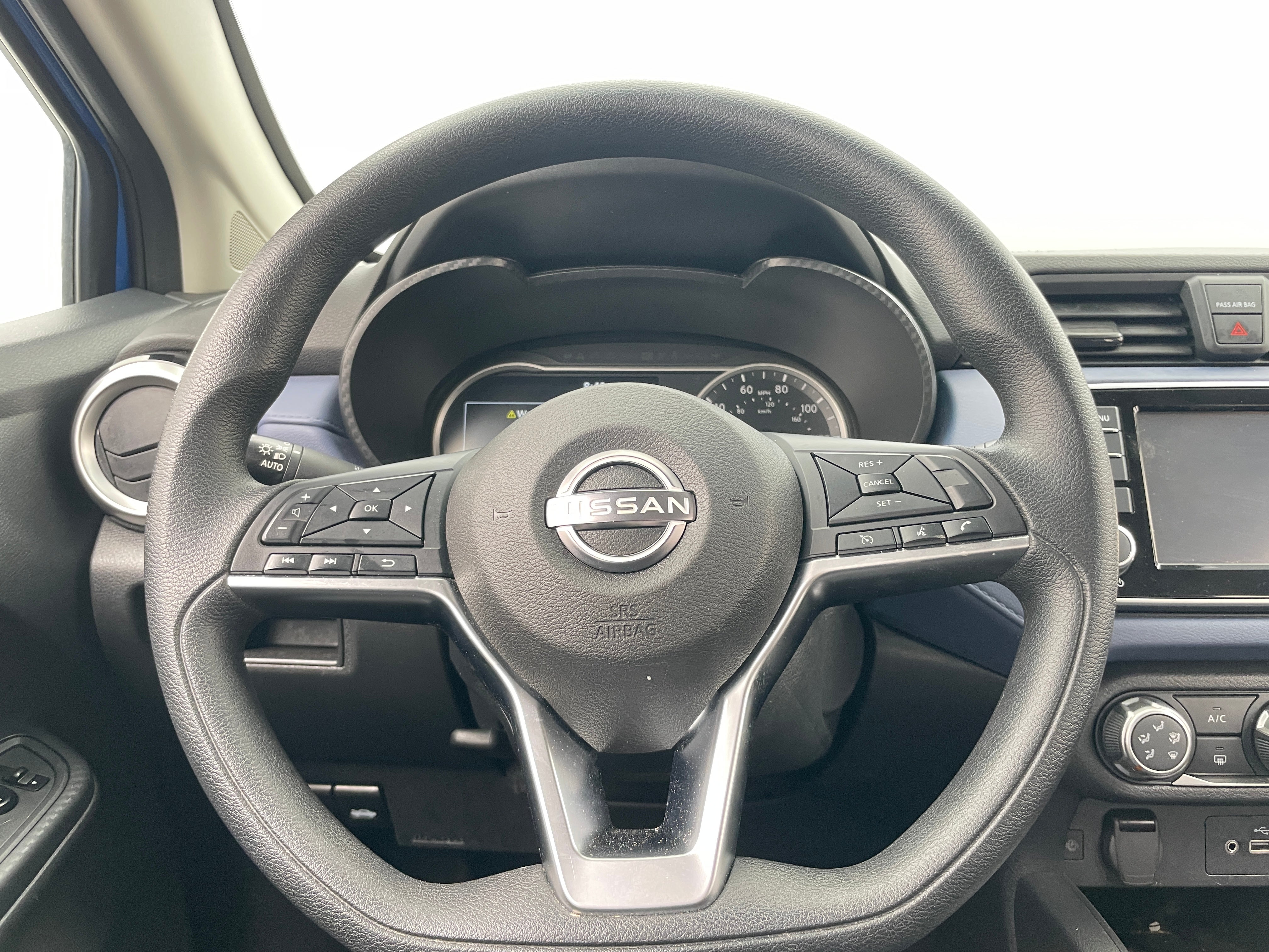 2023 Nissan Versa SV 5