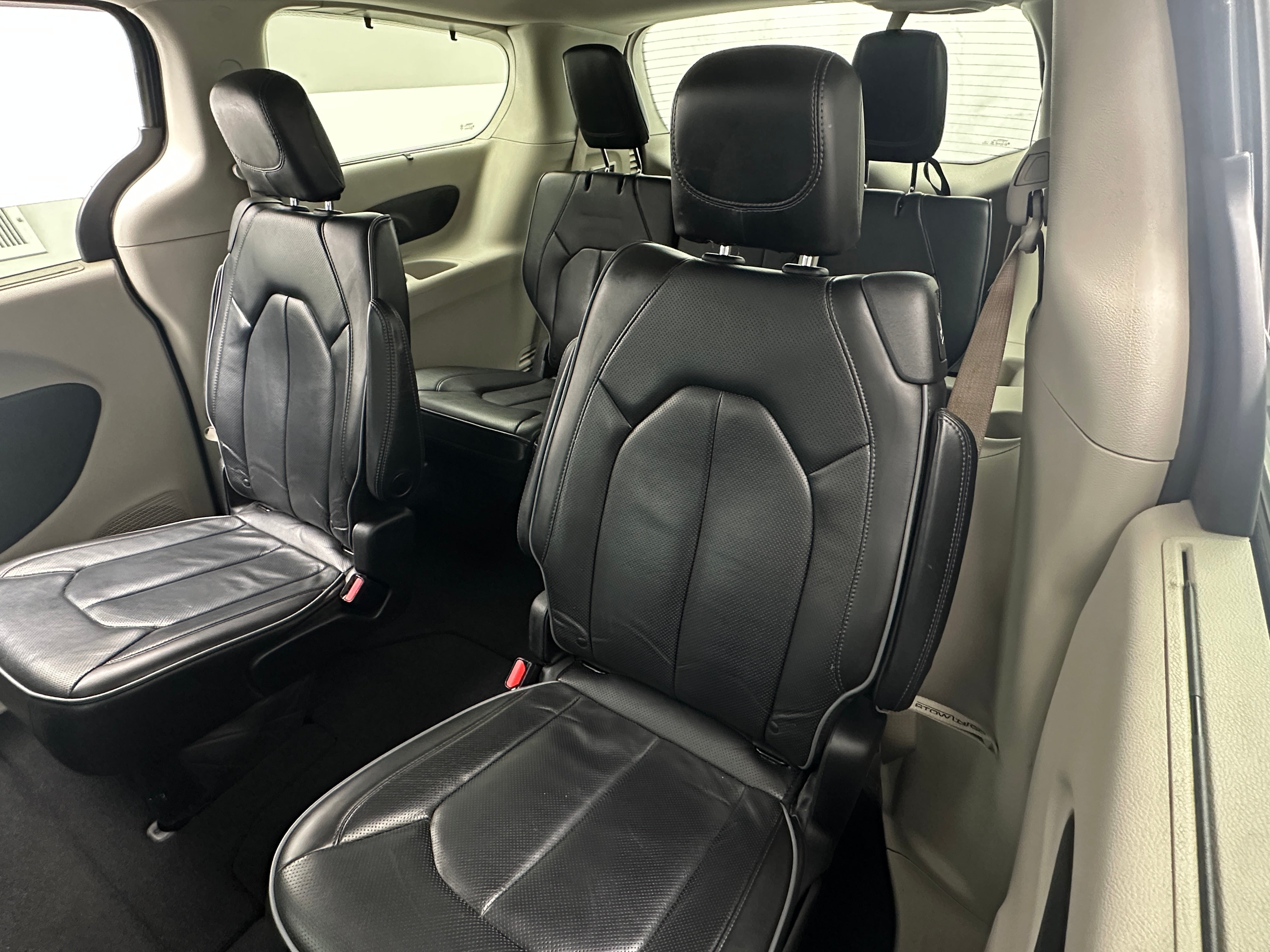 2020 Chrysler Pacifica Limited 4