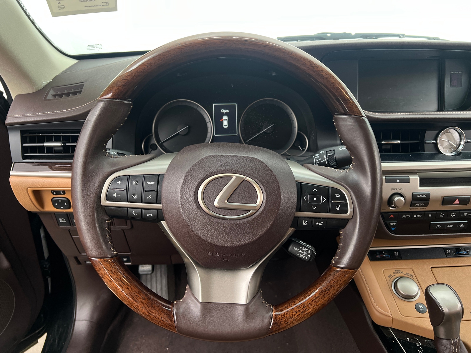Thumbnail: 2018 Lexus ES - 4