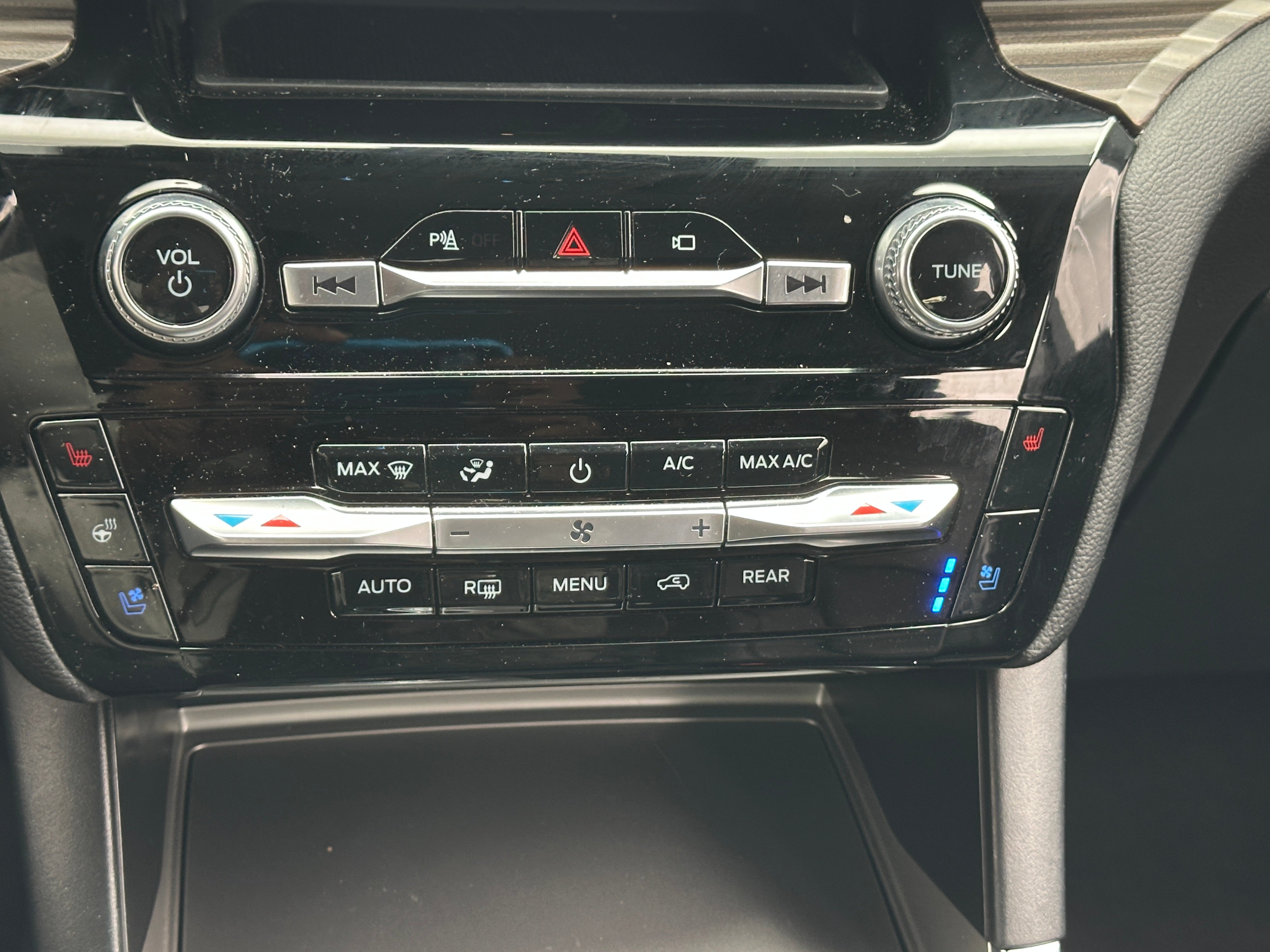 2023 Ford Explorer Limited 3