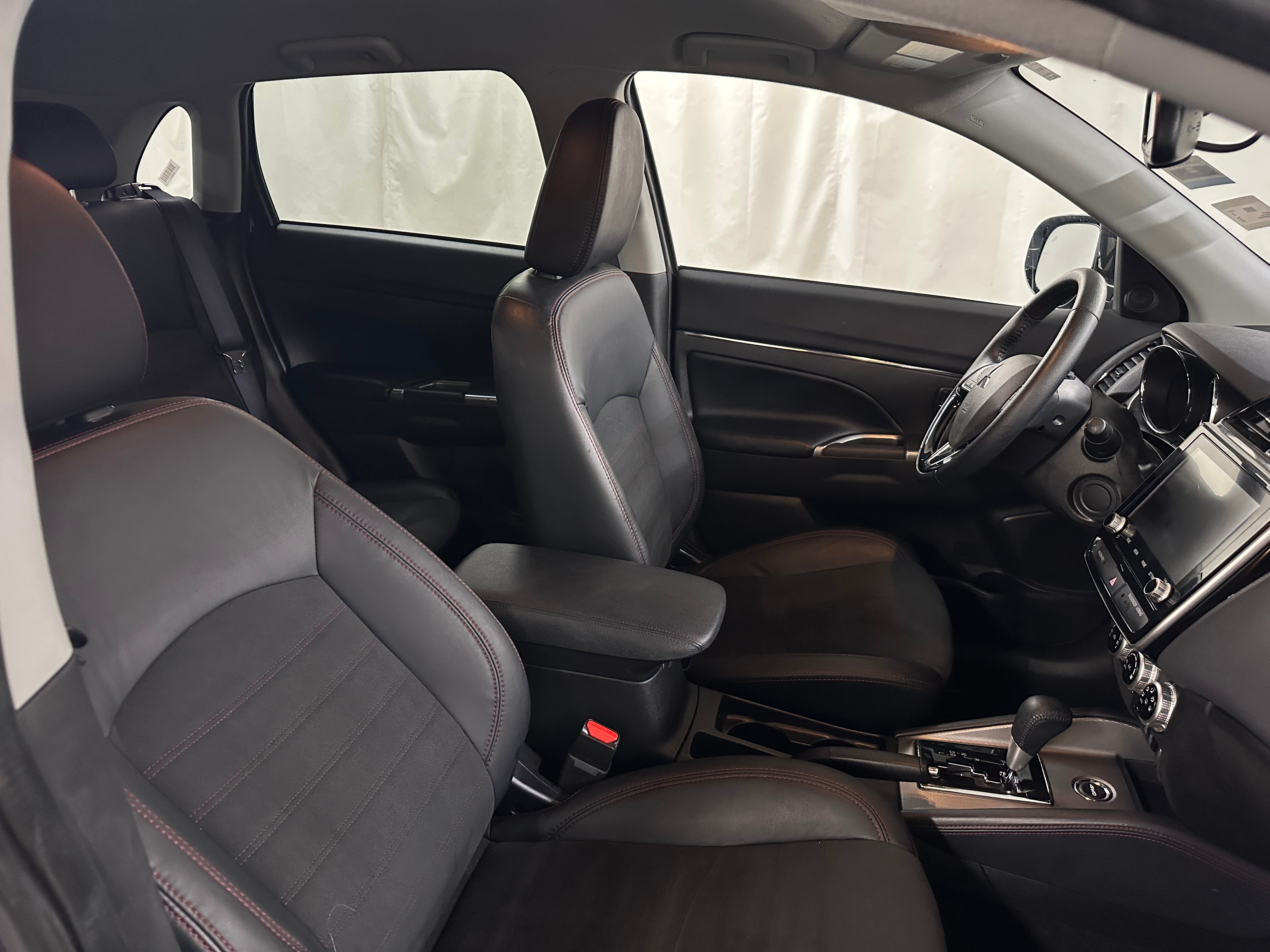 2023 Mitsubishi Outlander Sport SE 2