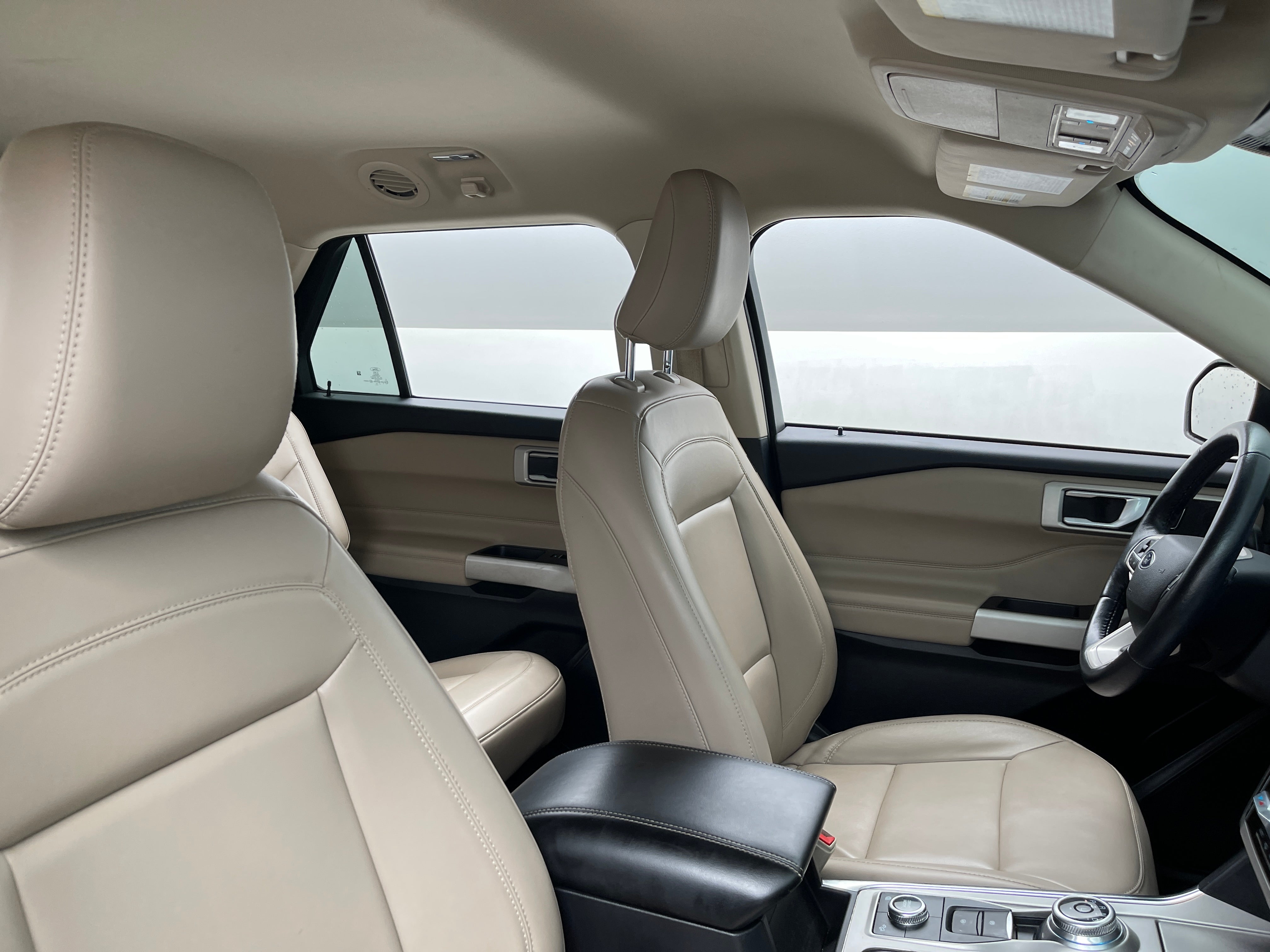 2022 Ford Explorer XLT 2
