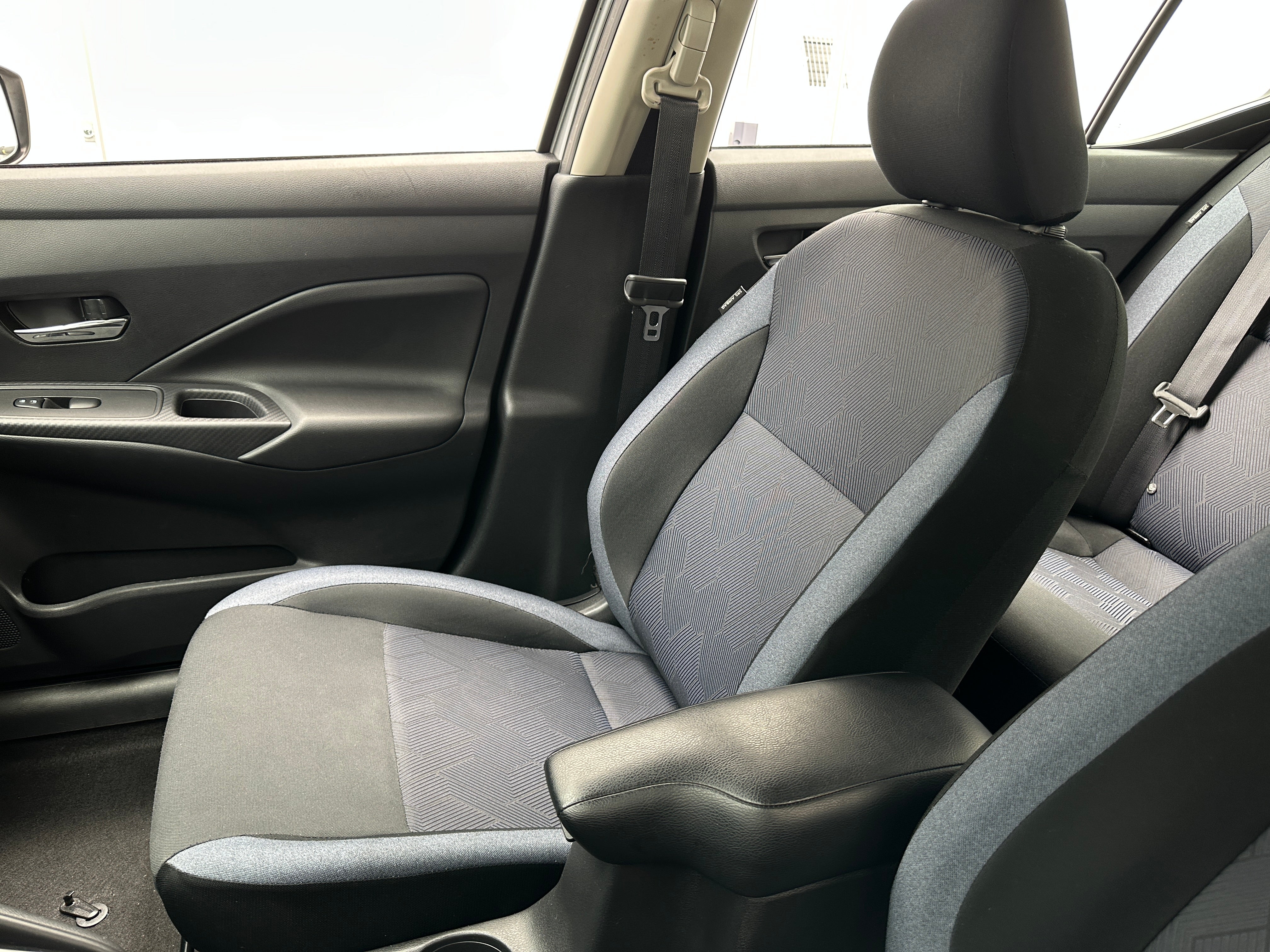 2023 Nissan Versa SV 2