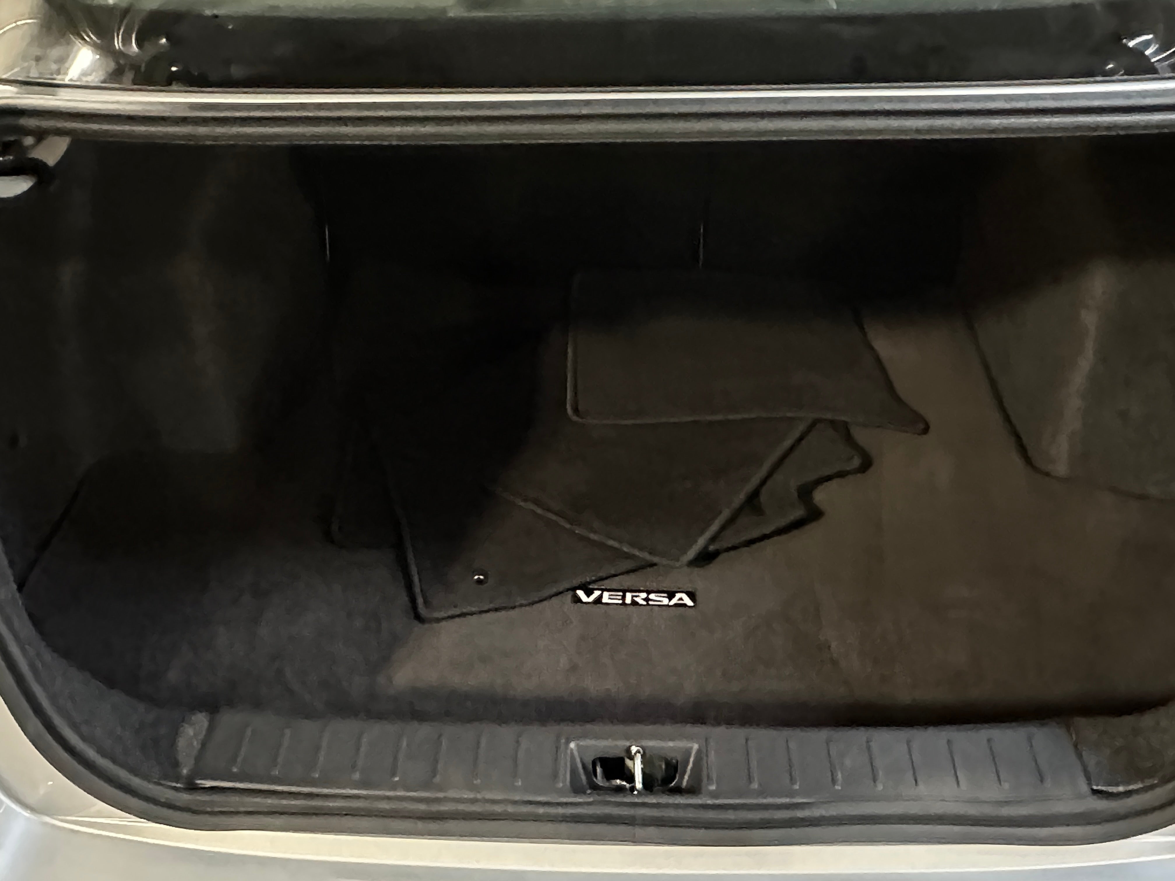 2023 Nissan Versa SV 7