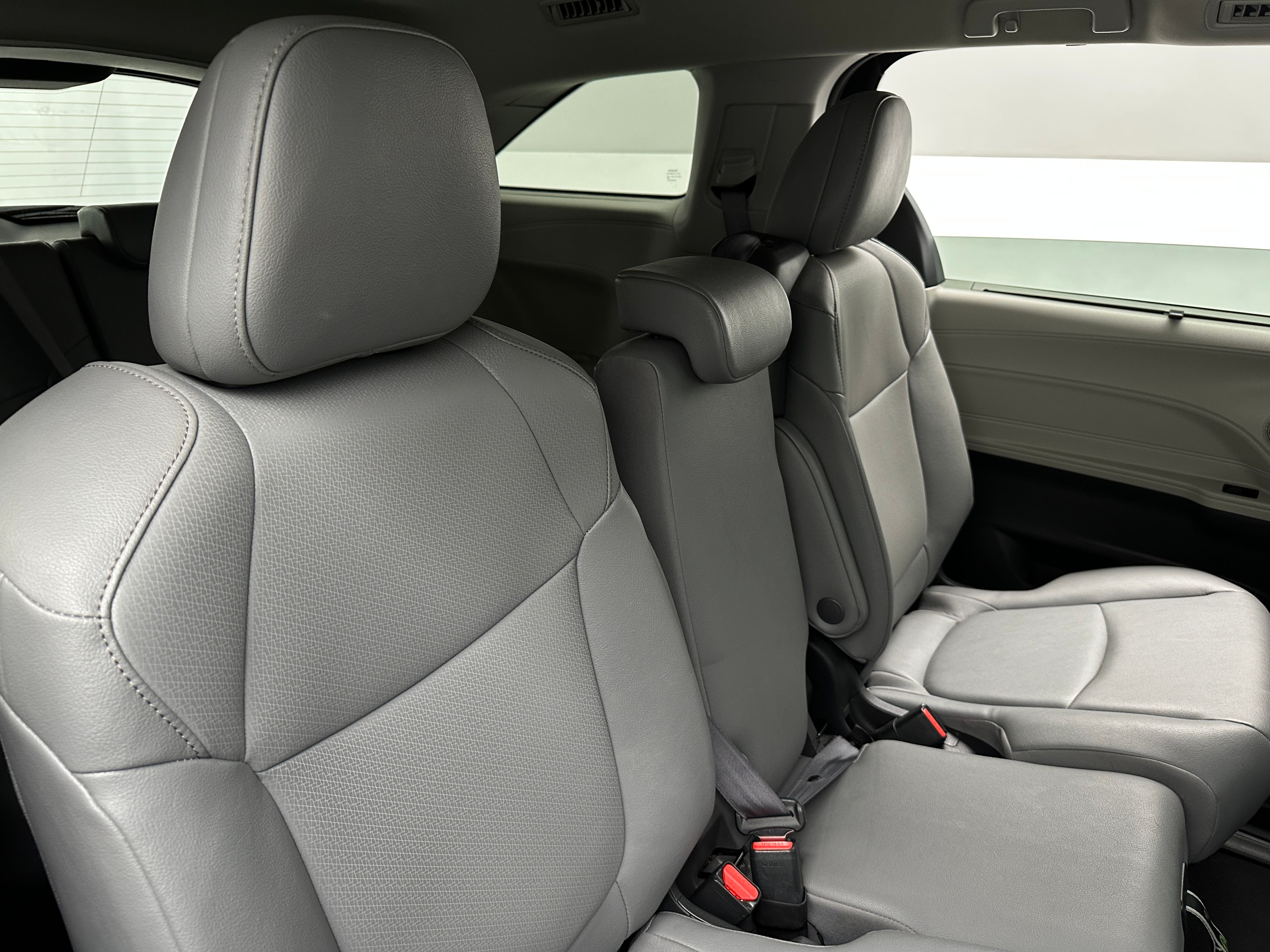 2024 Toyota Sienna XLE 5