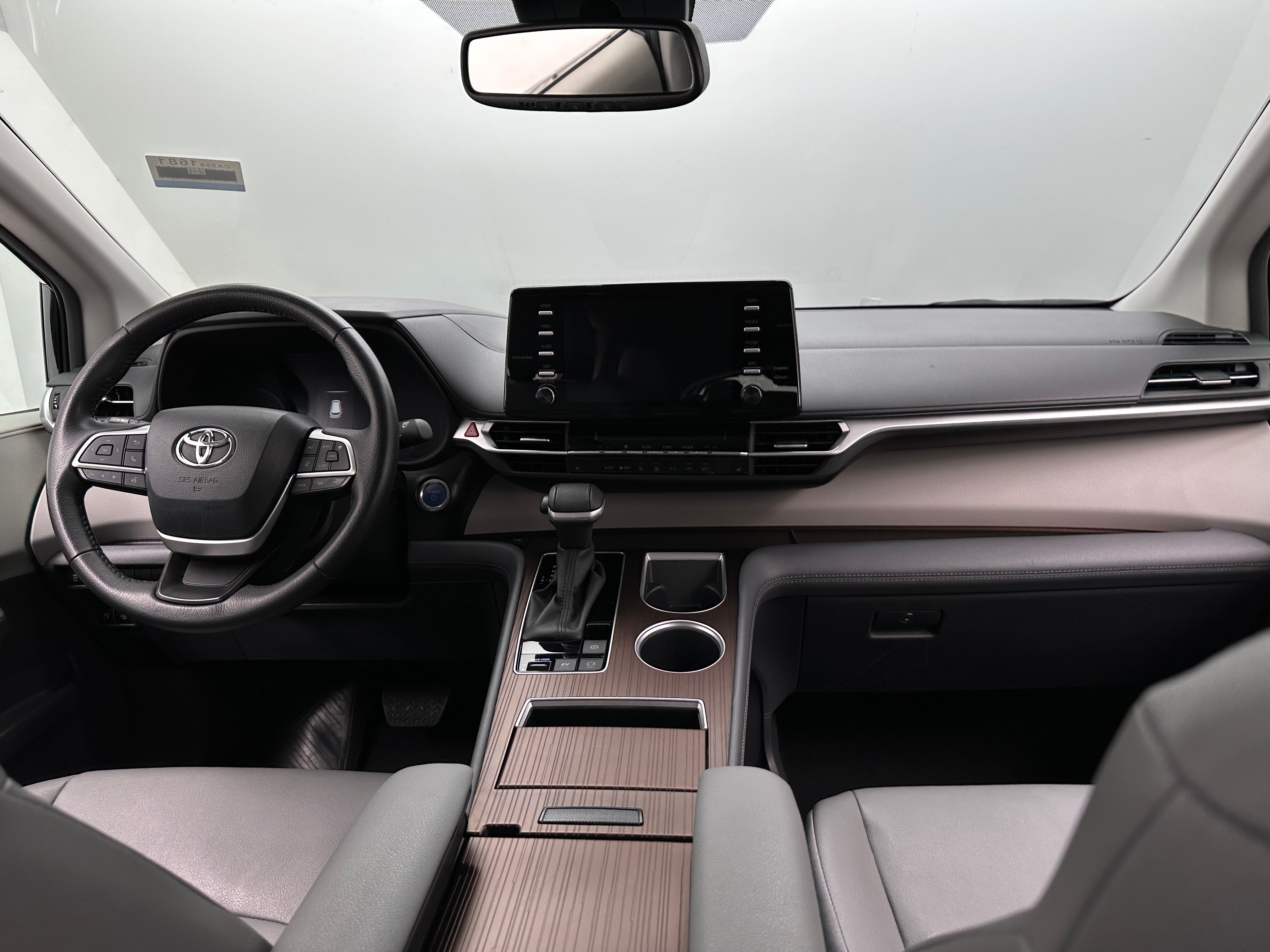 2024 Toyota Sienna XLE 2