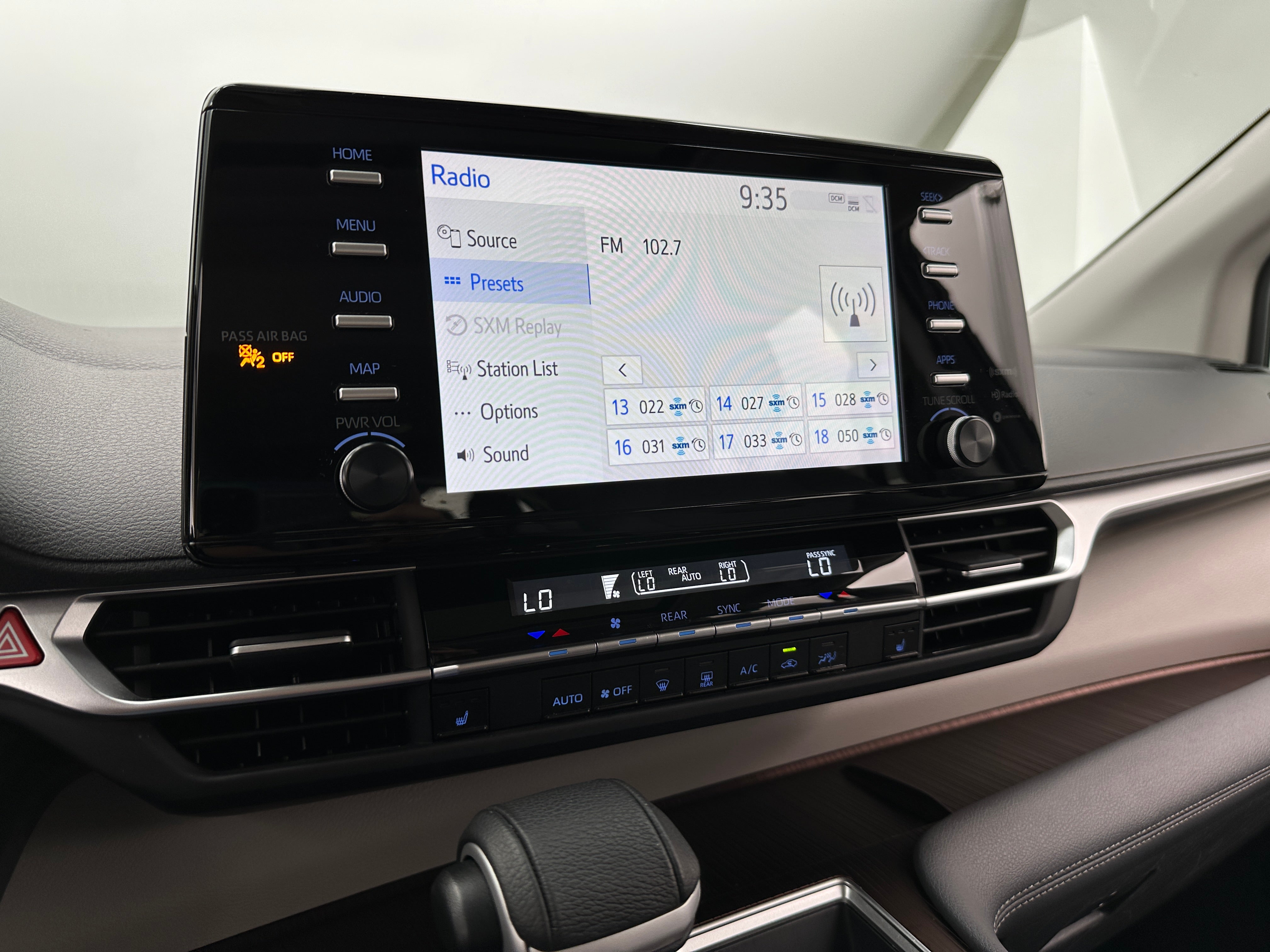 2024 Toyota Sienna XLE 3