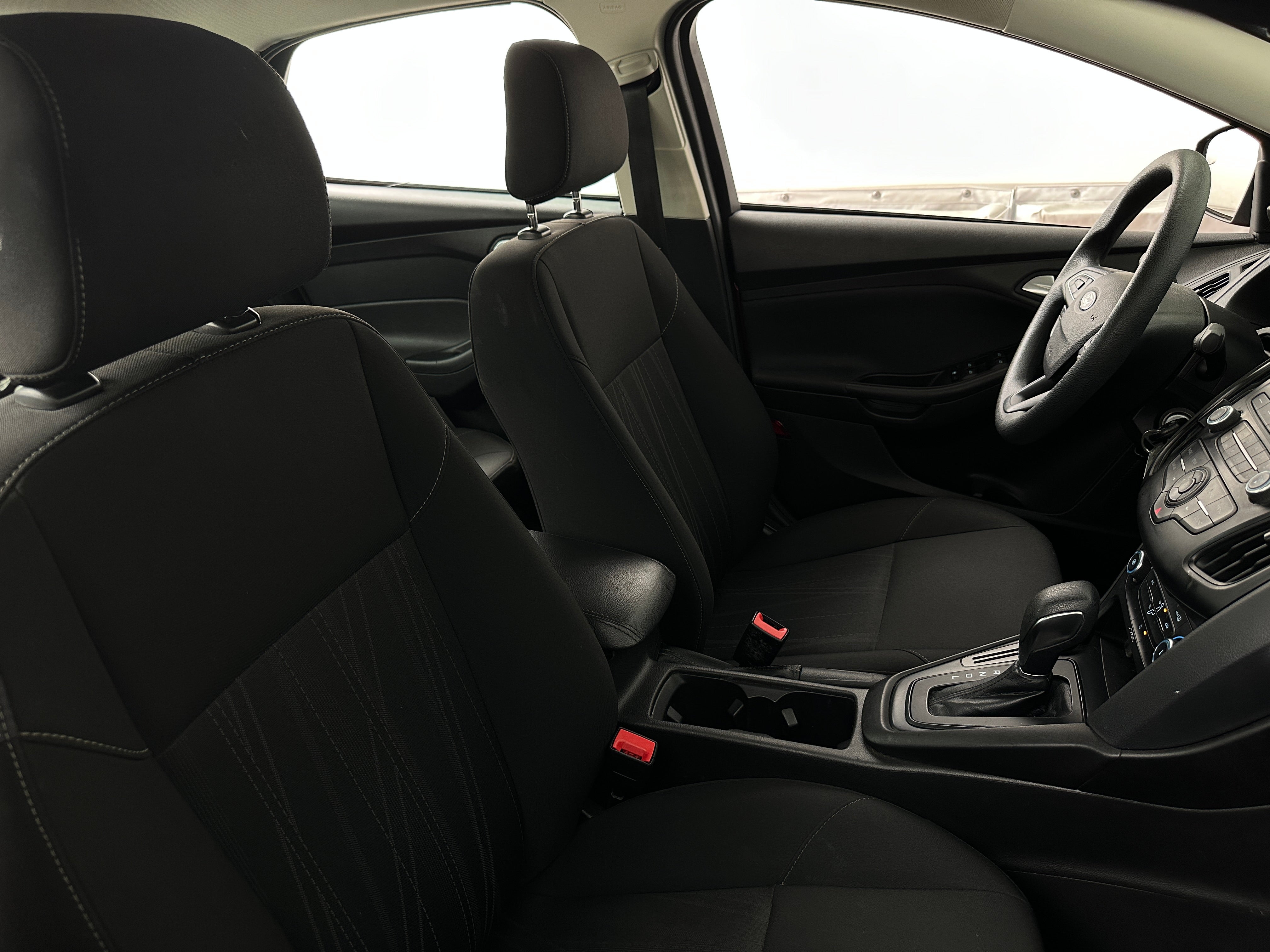 2018 Ford Focus SE 2