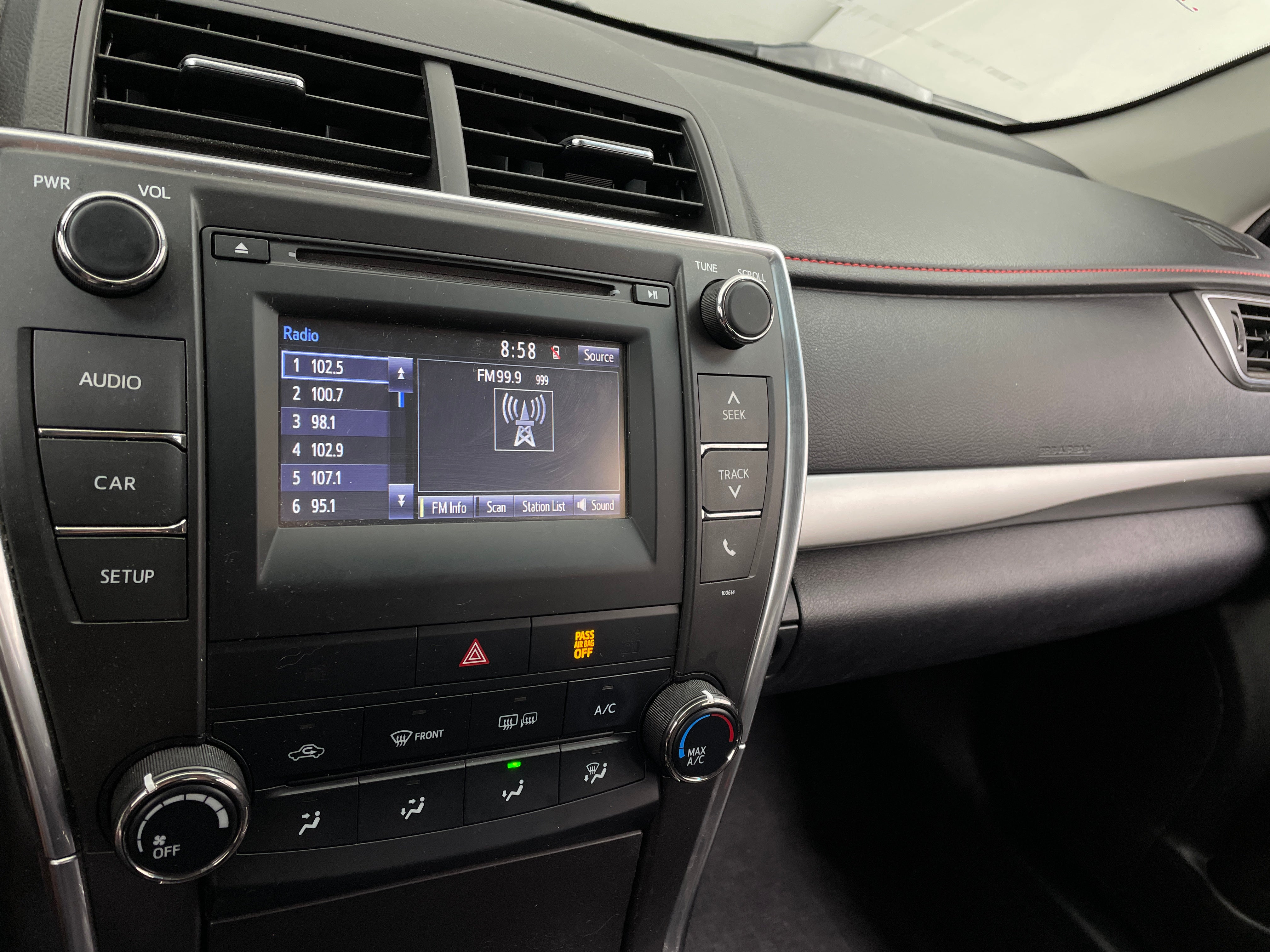 2017 Toyota Camry SE 4