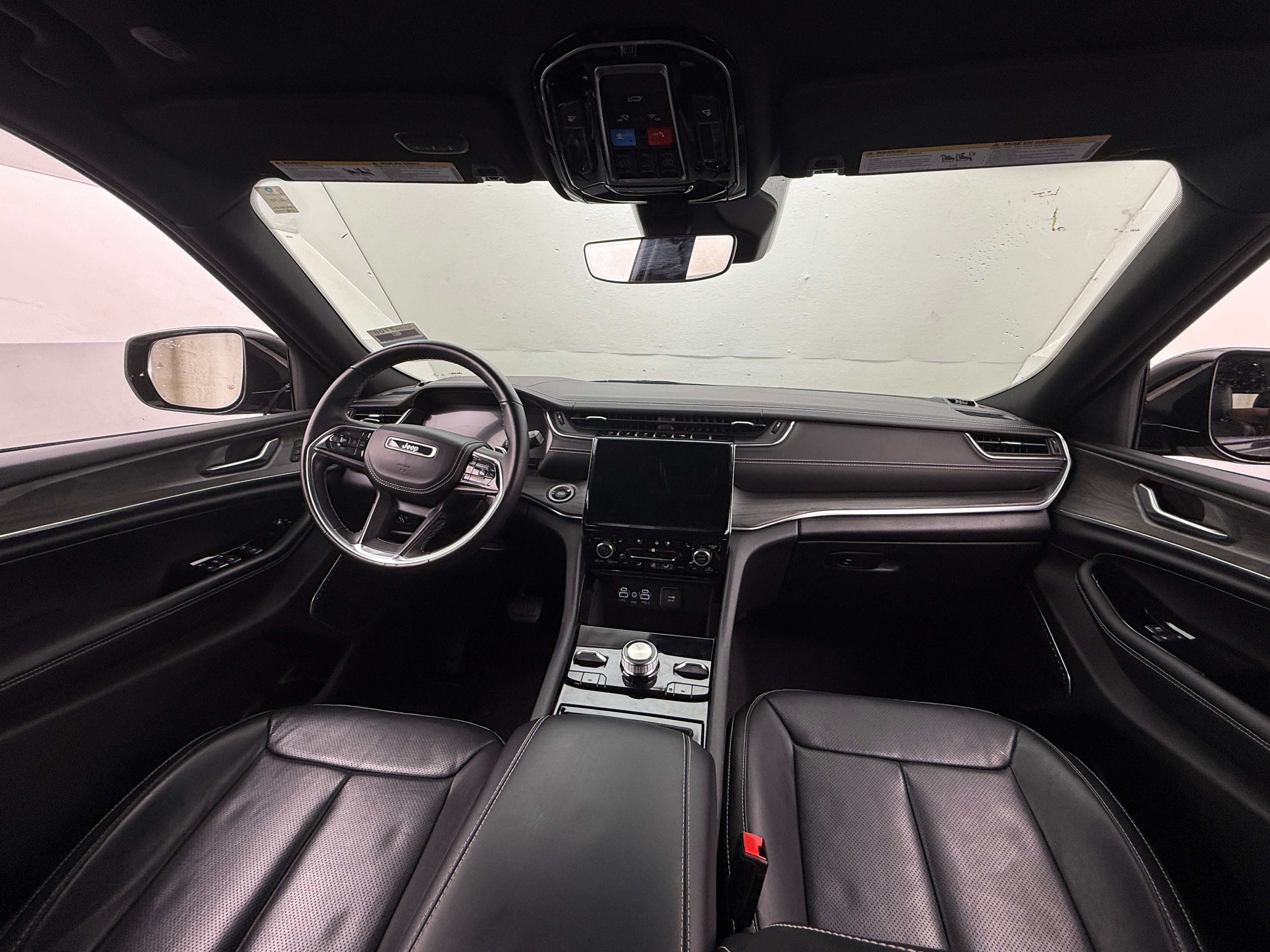 2022 Jeep Grand Cherokee Overland 2