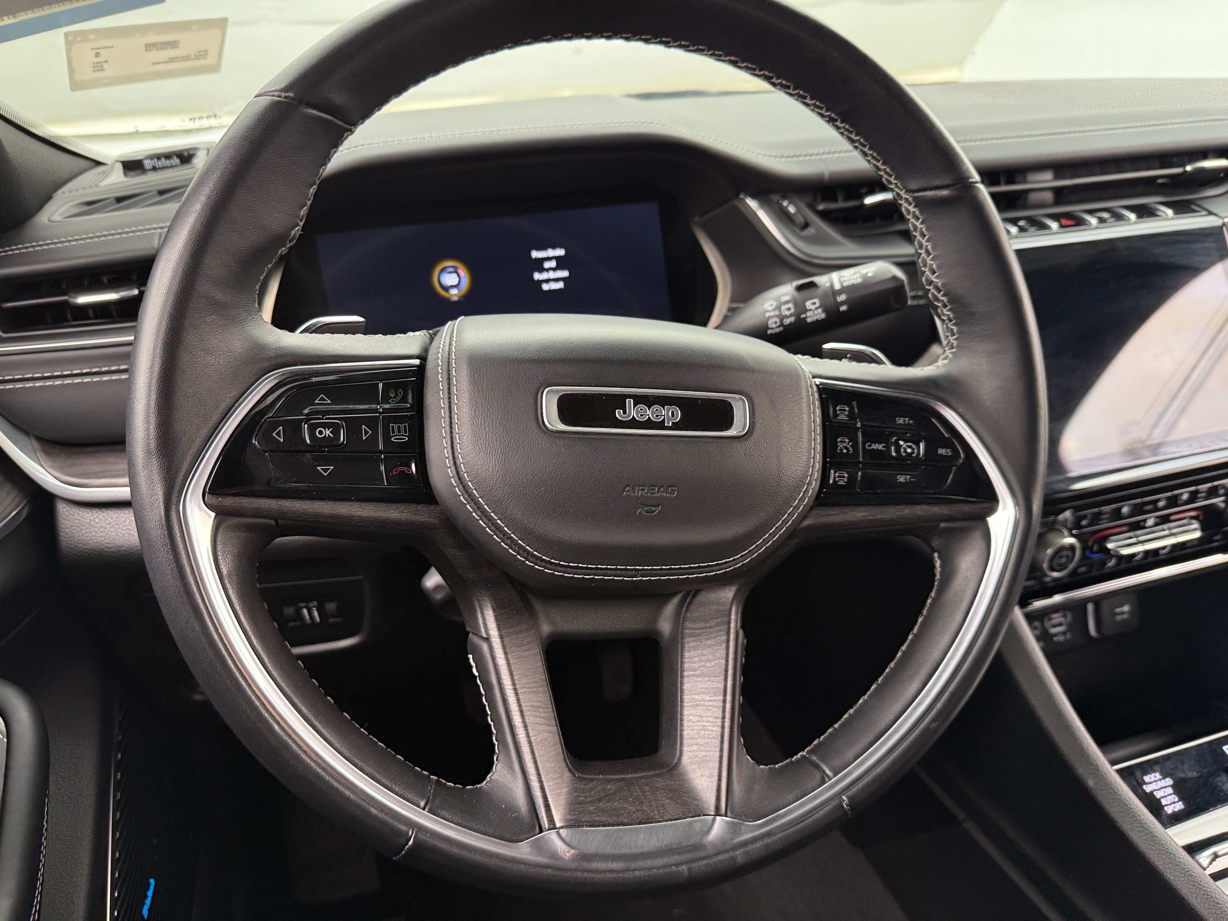 2022 Jeep Grand Cherokee Overland 4