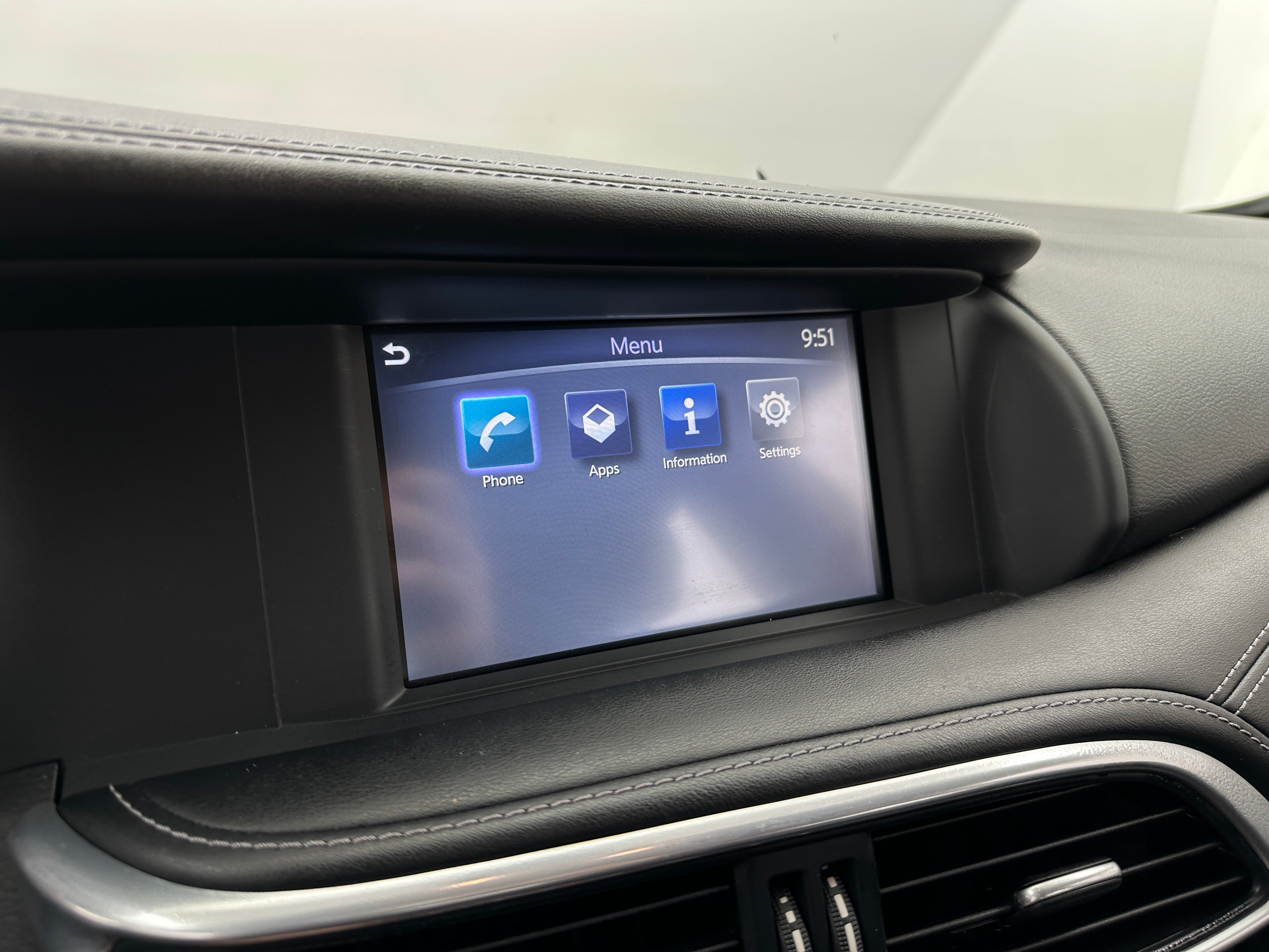 2018 INFINITI QX30 Luxury 3
