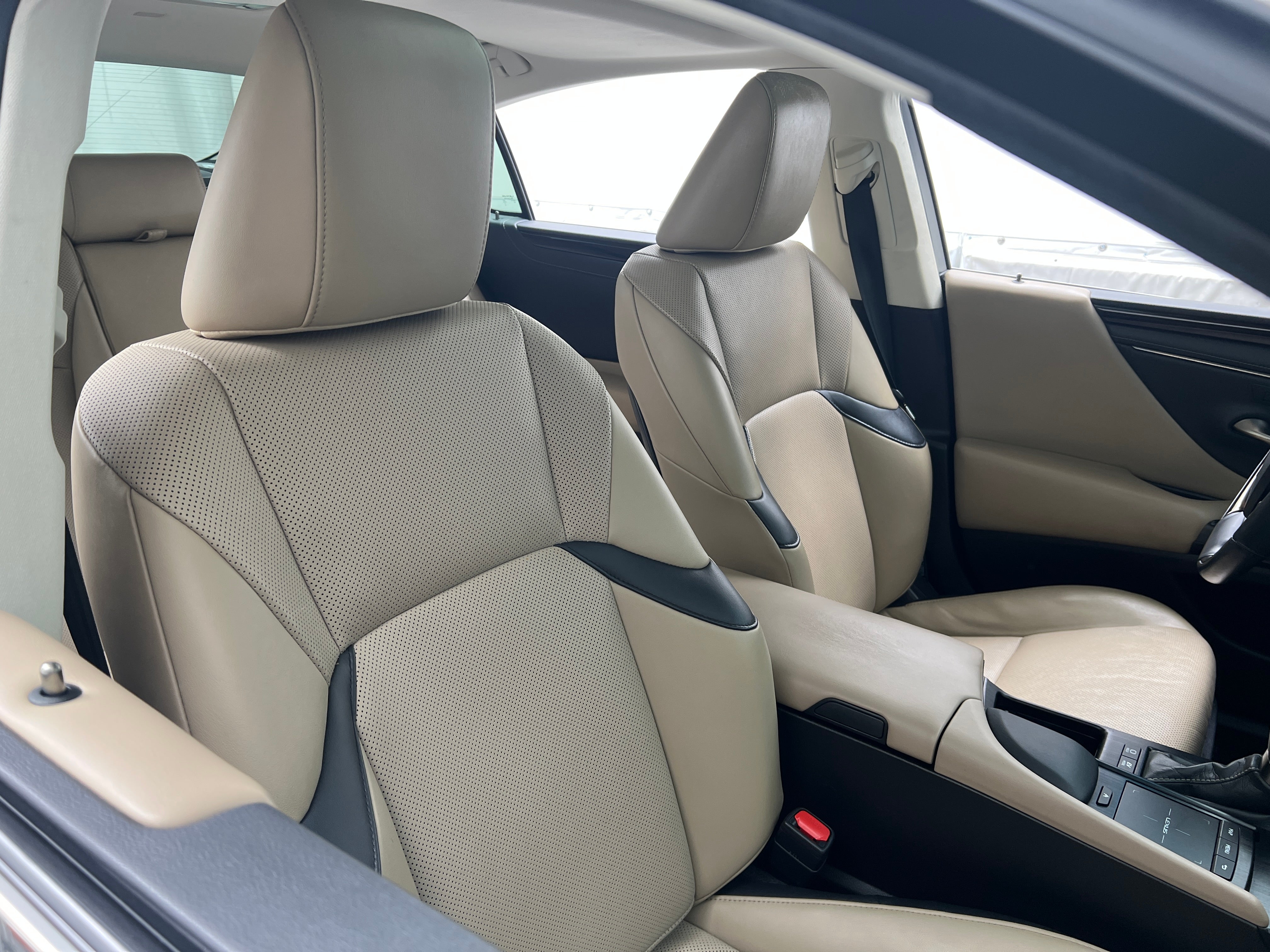2020 Lexus ES Hybrid 300h 2