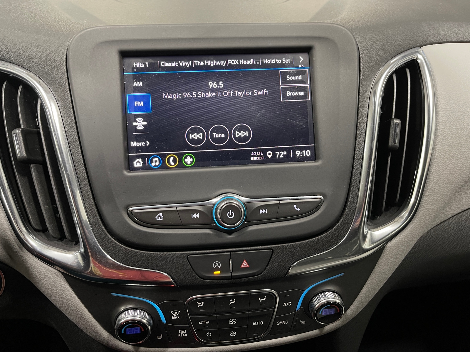 Thumbnail: 2023 Chevrolet Equinox - 4