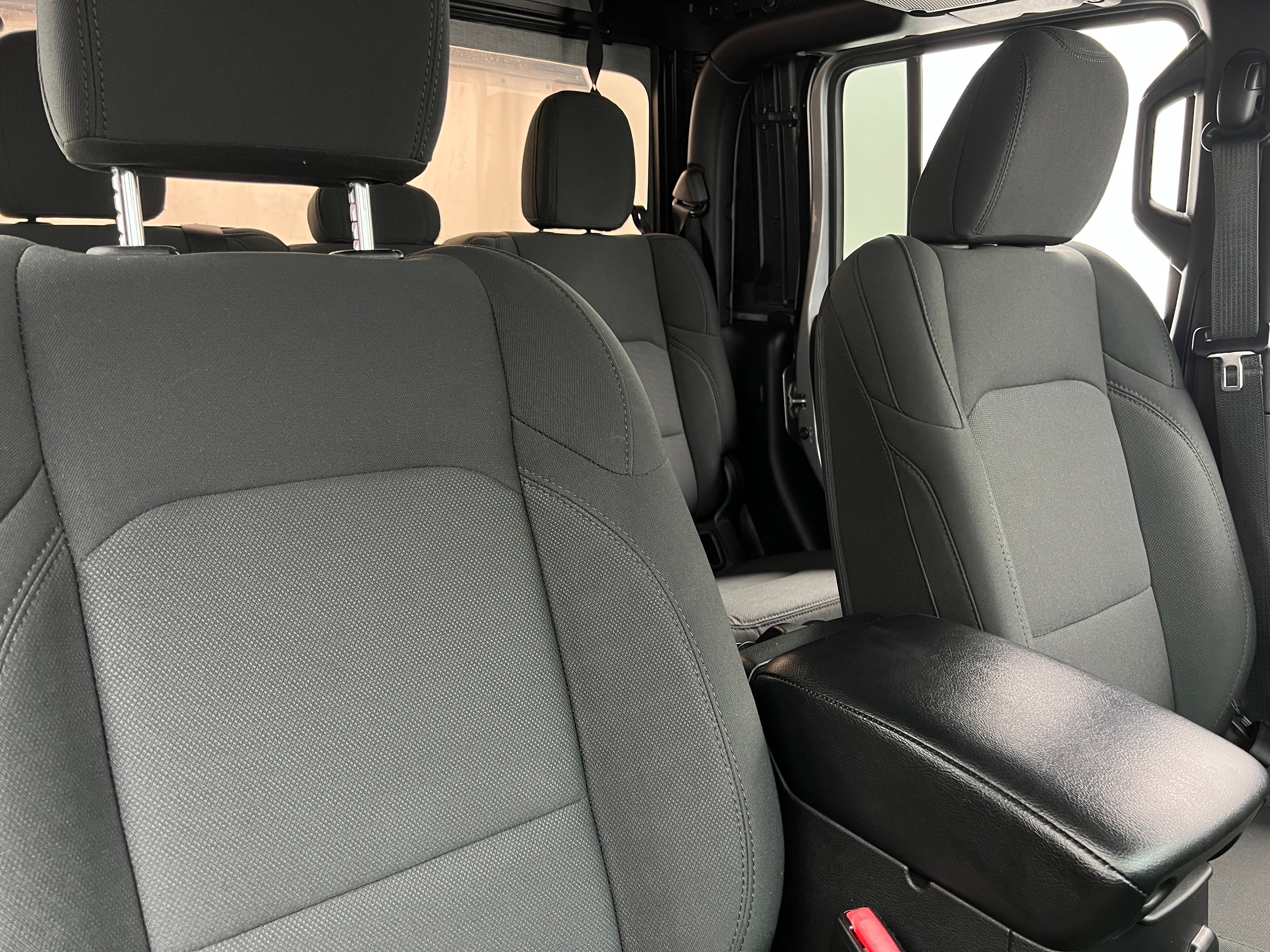 2021 Jeep Gladiator Willys 2