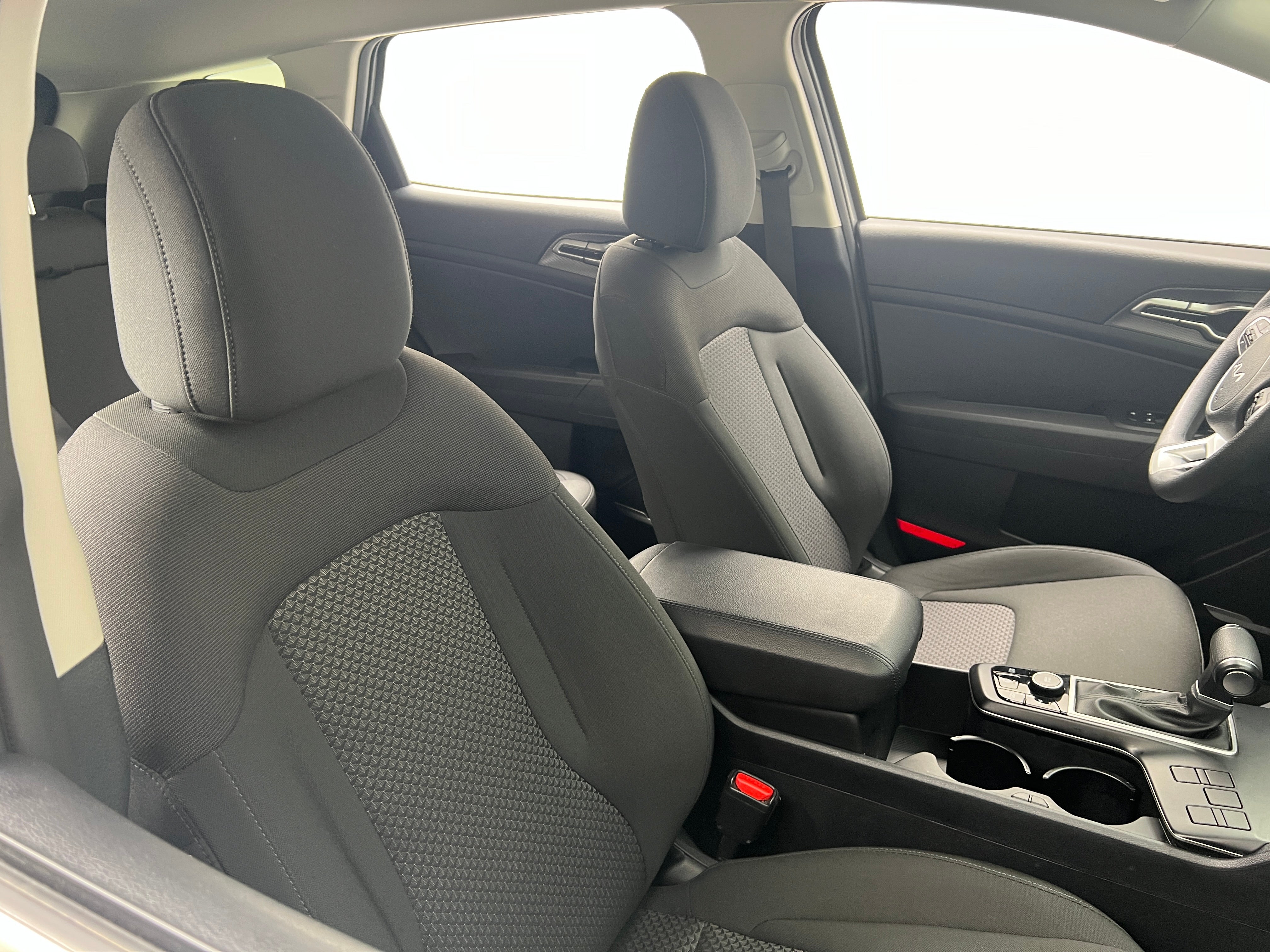 2024 Kia Sportage LX 2