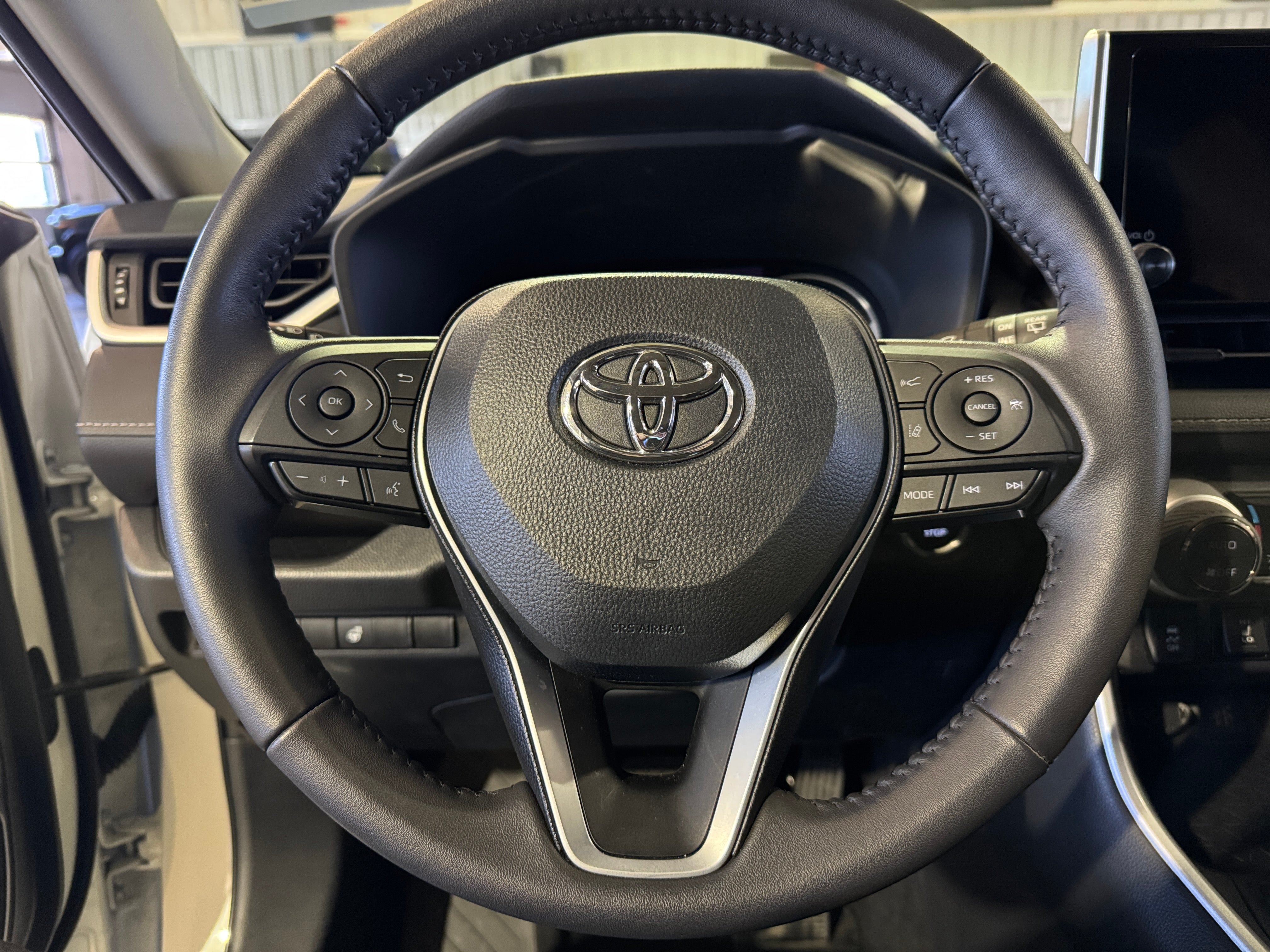 2024 Toyota RAV4 XLE 5