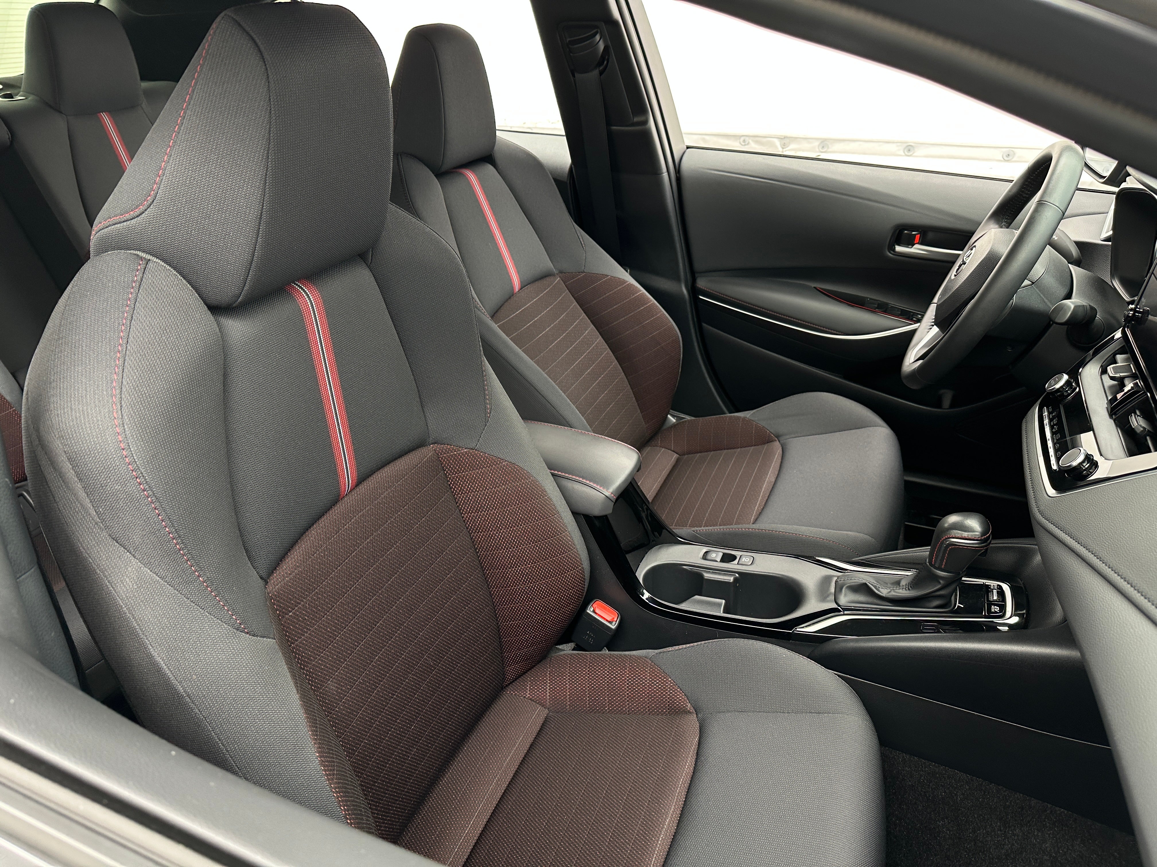 2023 Toyota Corolla SE 2