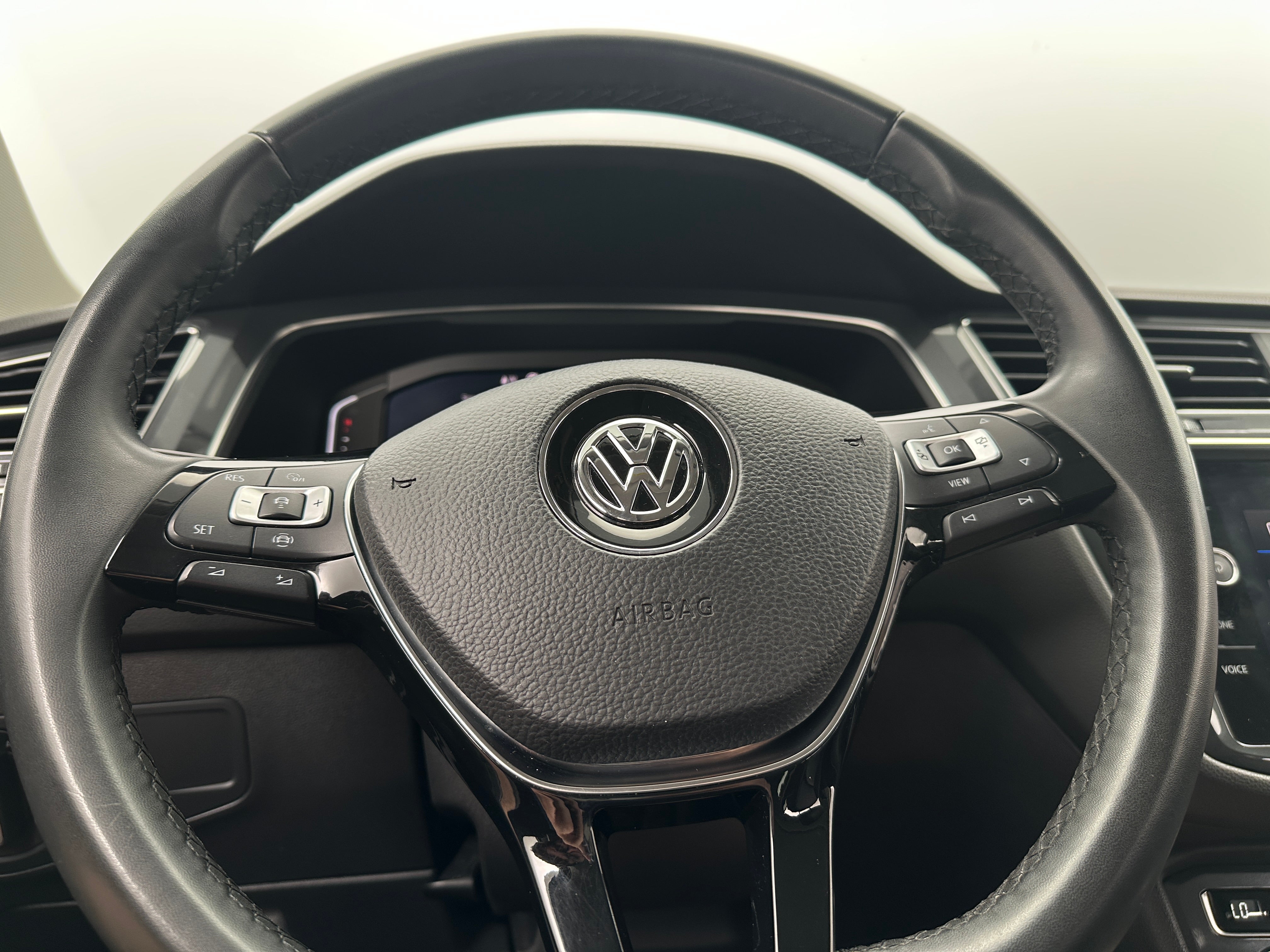 2020 Volkswagen Tiguan SEL 4