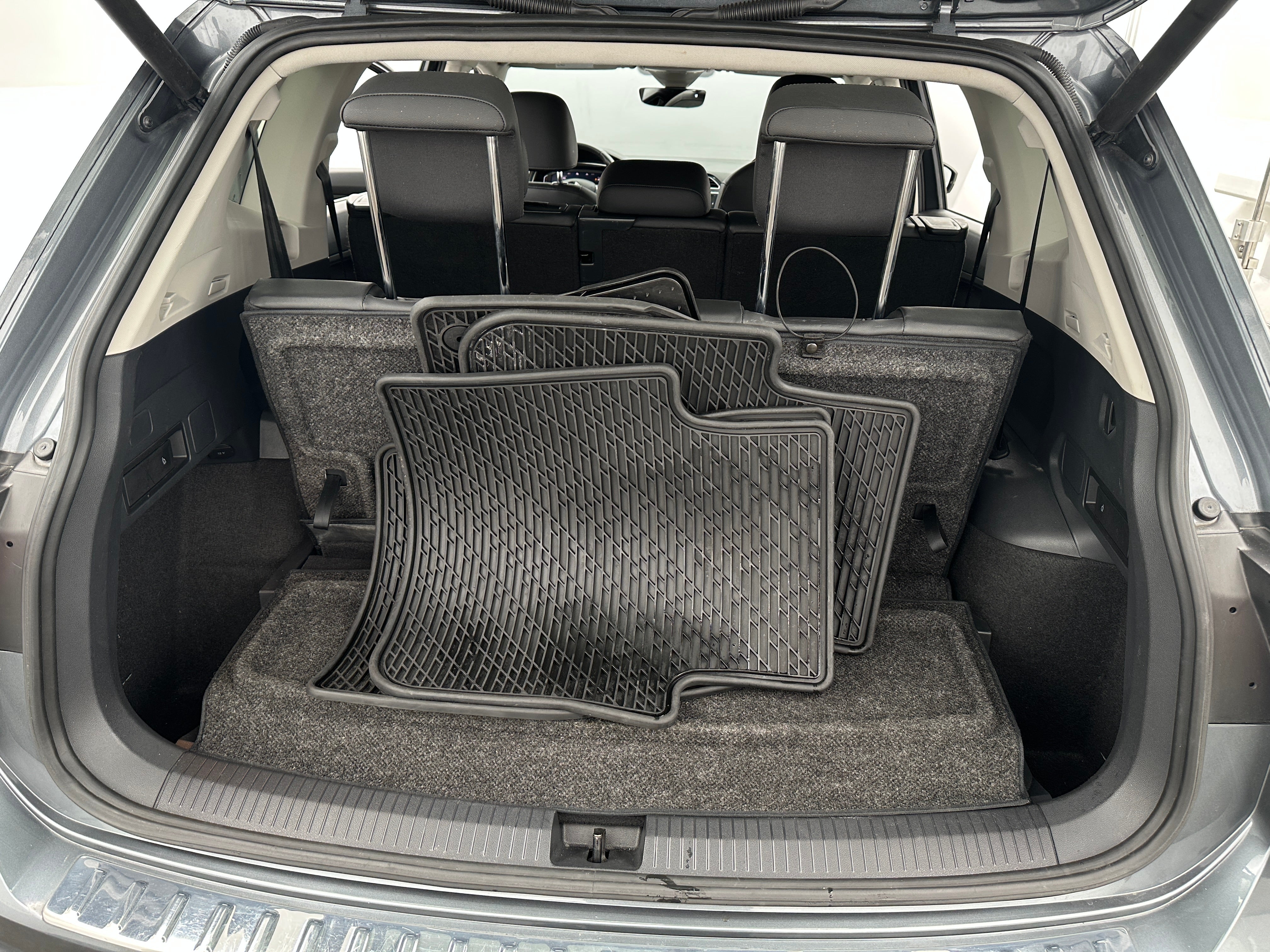 2020 Volkswagen Tiguan SEL 6