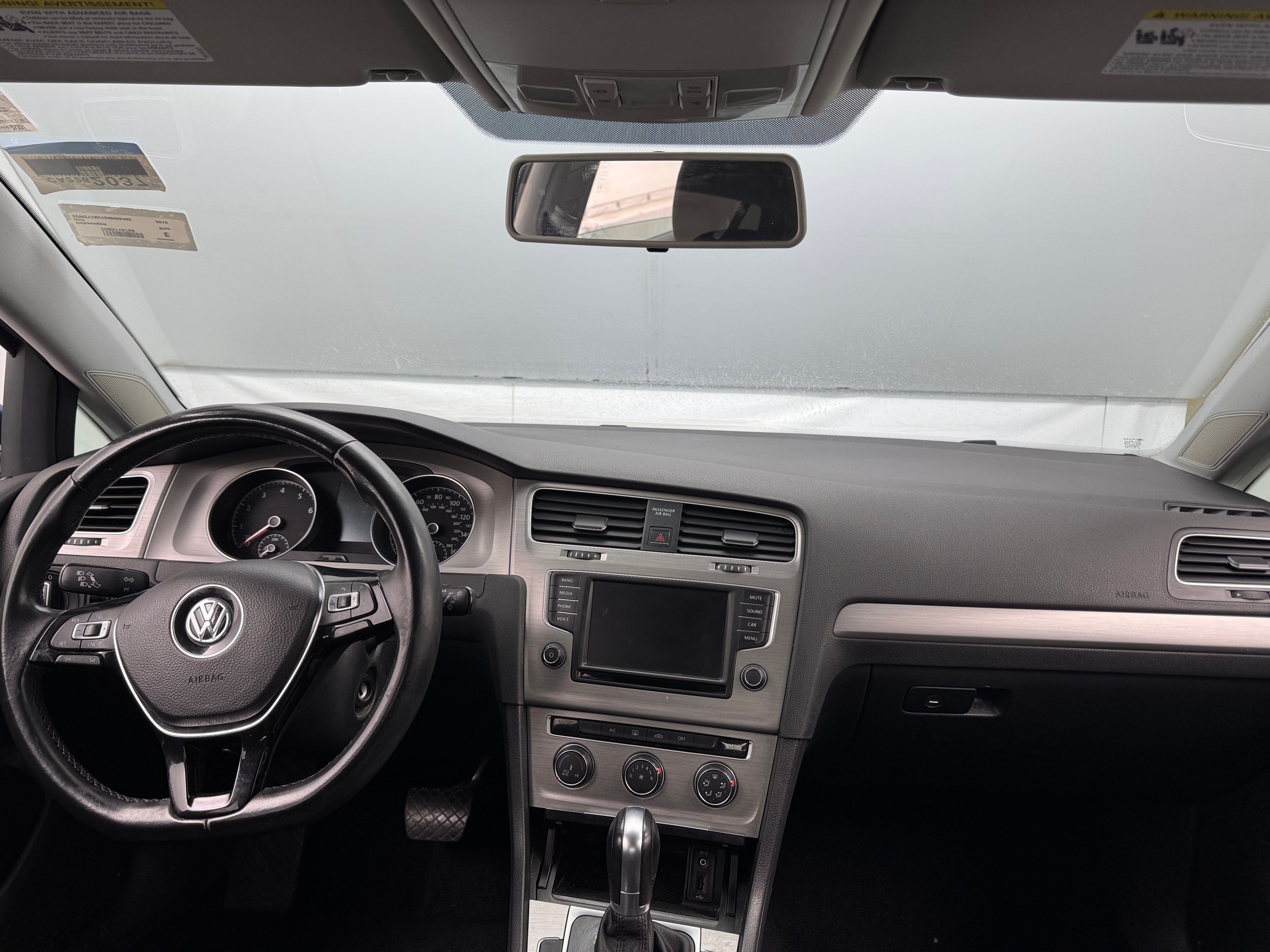 2016 Volkswagen Golf S 3