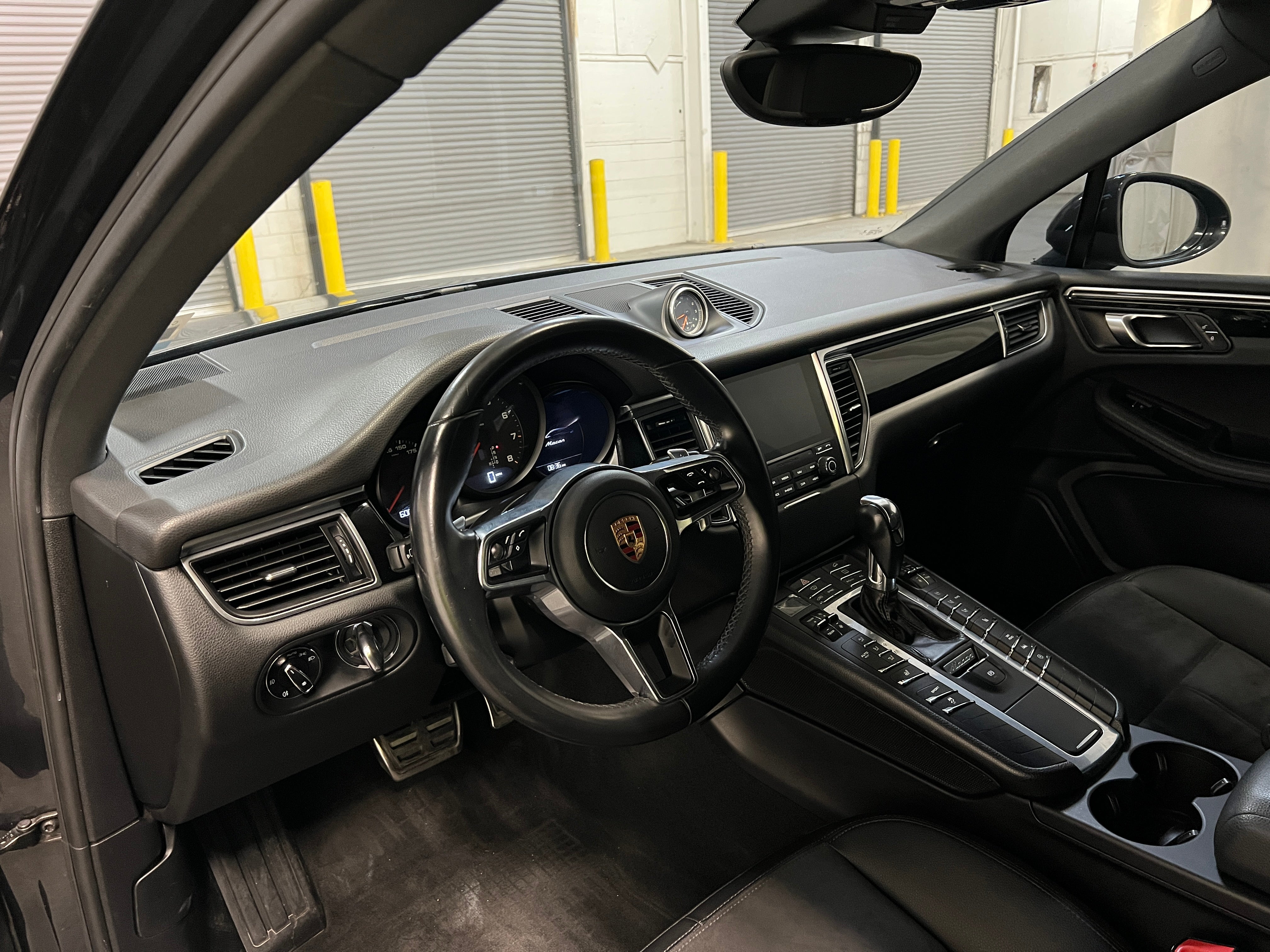 2018 Porsche Macan Base 2