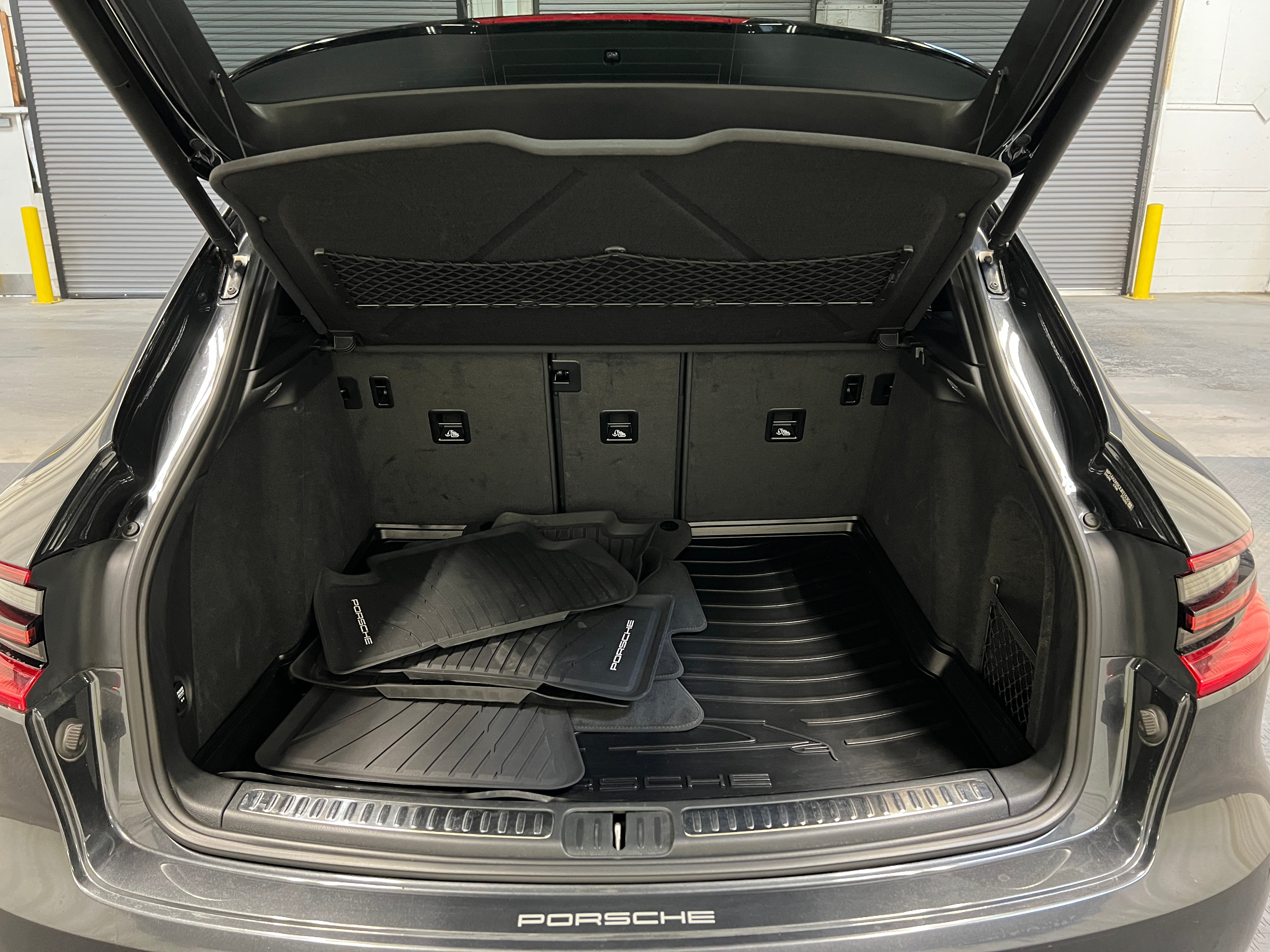 2018 Porsche Macan Base 6