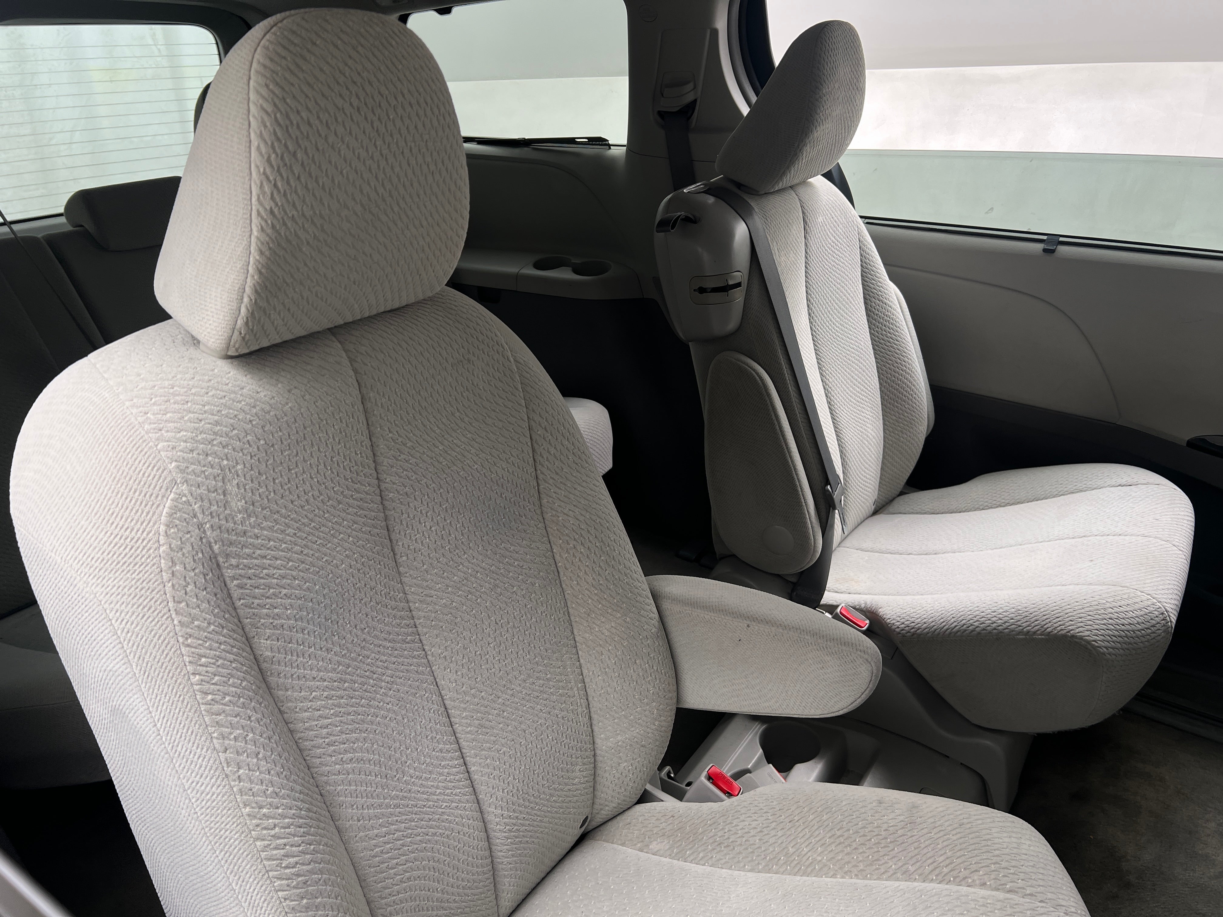 2013 Toyota Sienna LE 6