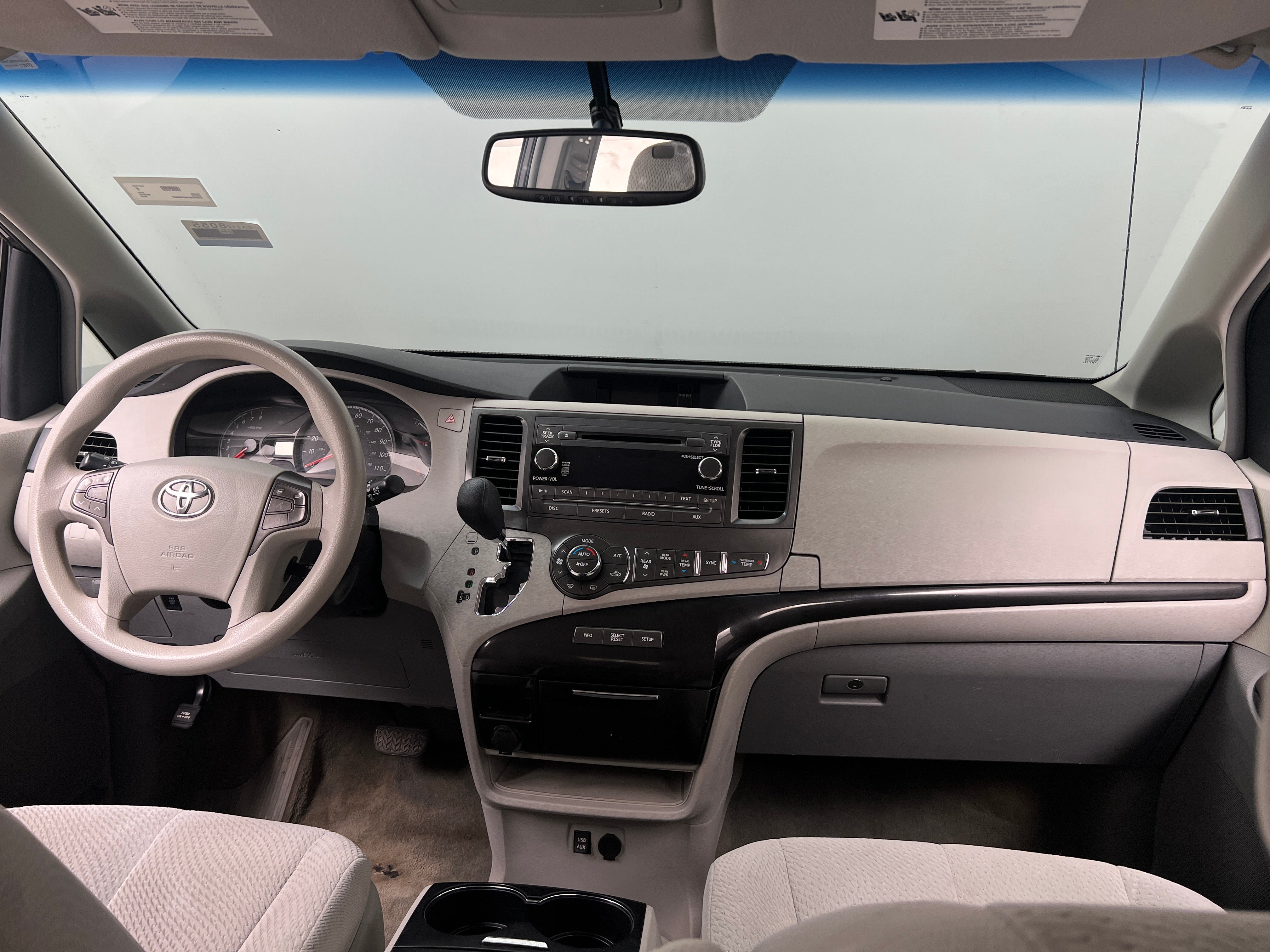 2013 Toyota Sienna LE 3