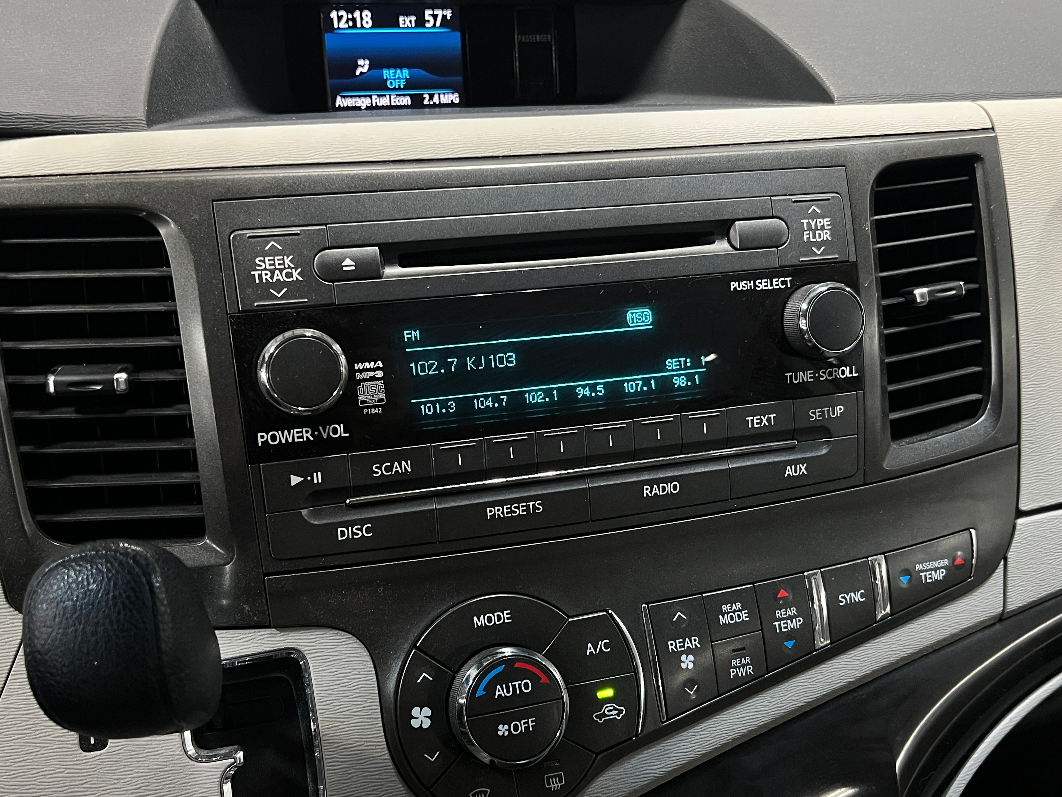 2013 Toyota Sienna LE 4