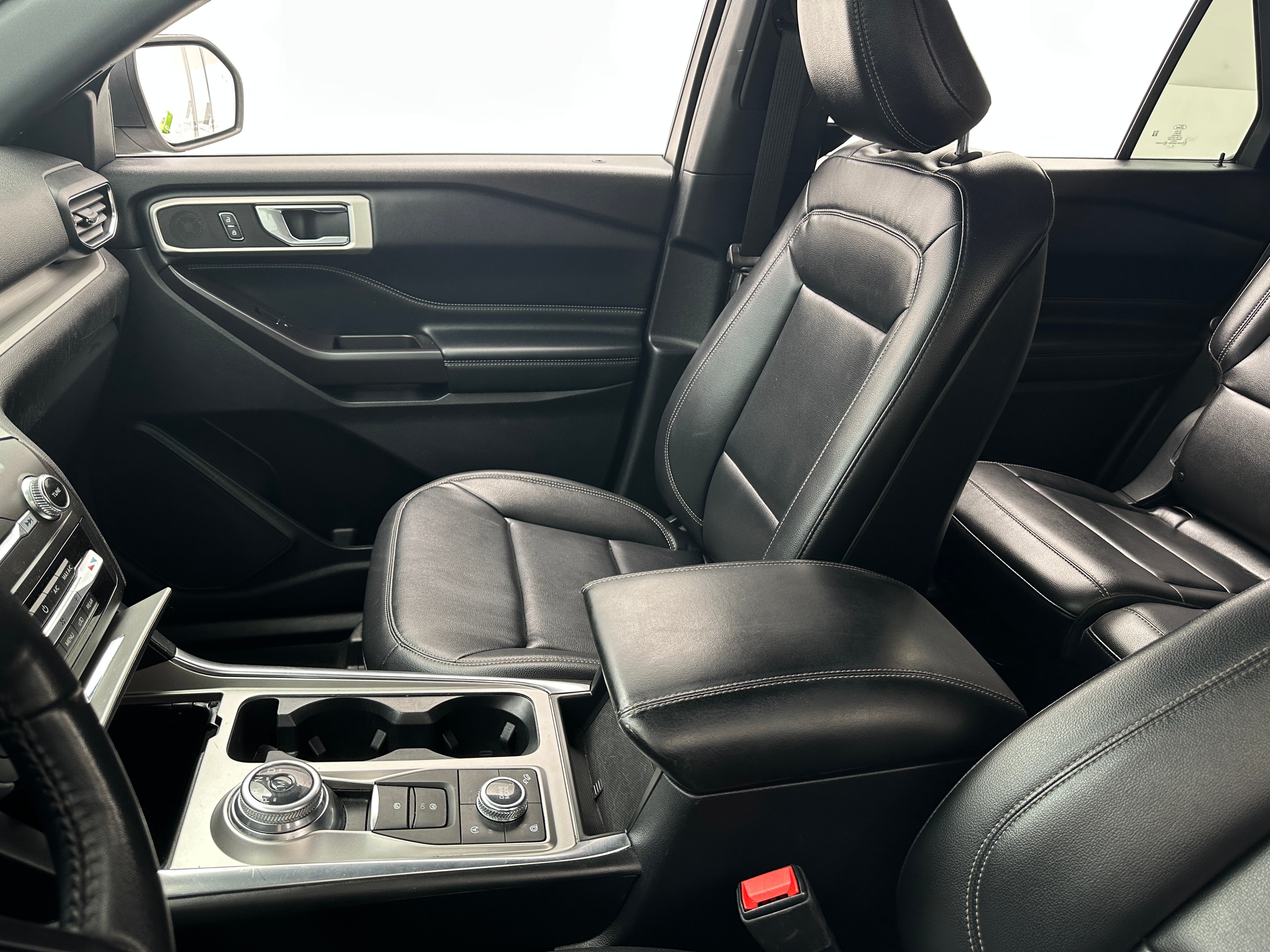 2020 Ford Explorer XLT 2